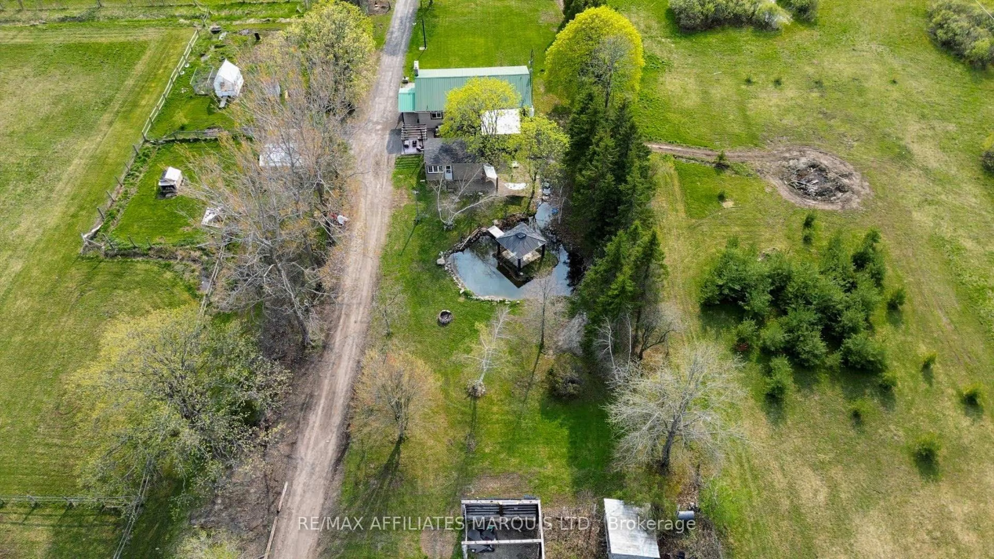 A pic from outside/outdoor area/front of a property/back of a property/a pic from drone, unknown for 5083 Aultsville Rd, South Stormont Ontario K0C 1M0
