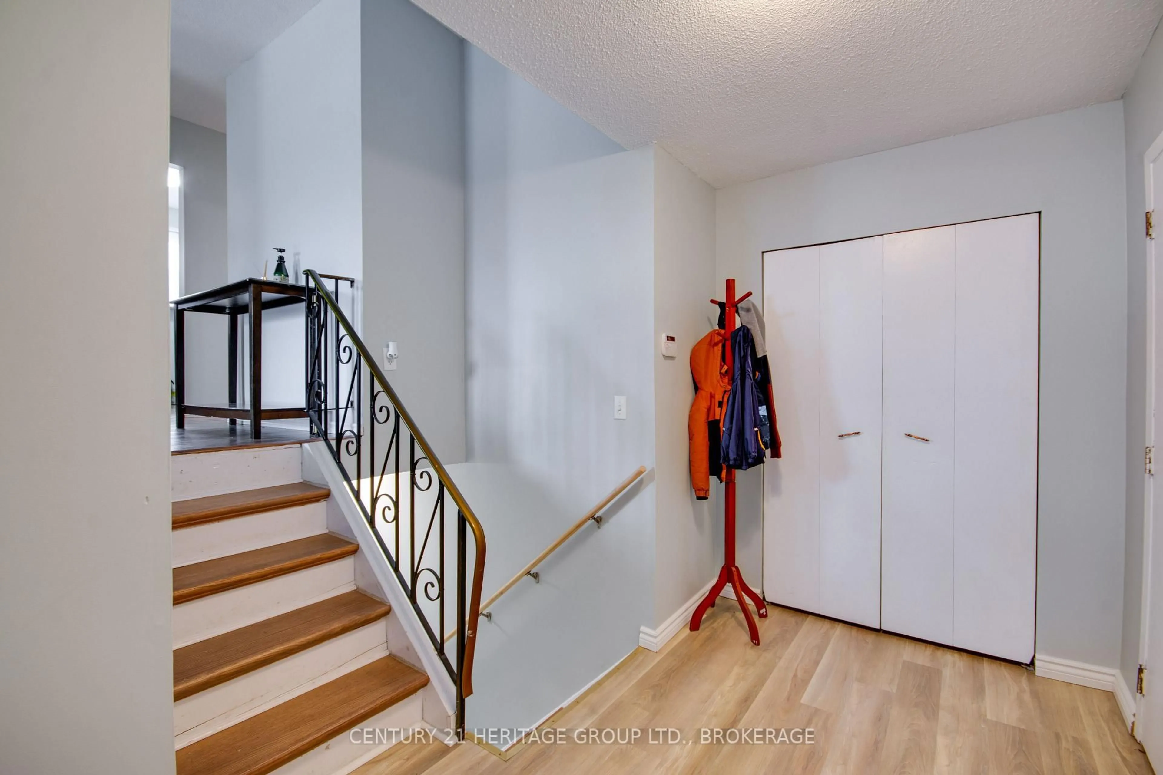 Unknown for 805 Kimberley St, Kingston Ontario K7P 1C4