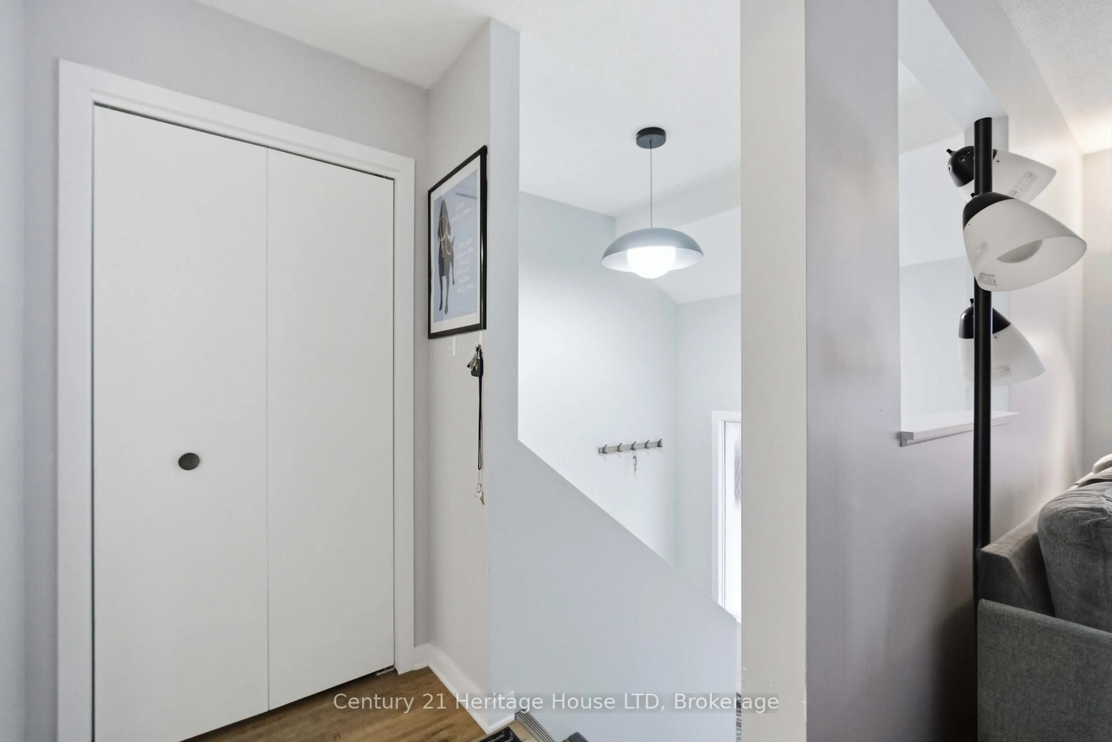 Indoor entryway for 21 Justina Crt, Welland Ontario L3C 7E4