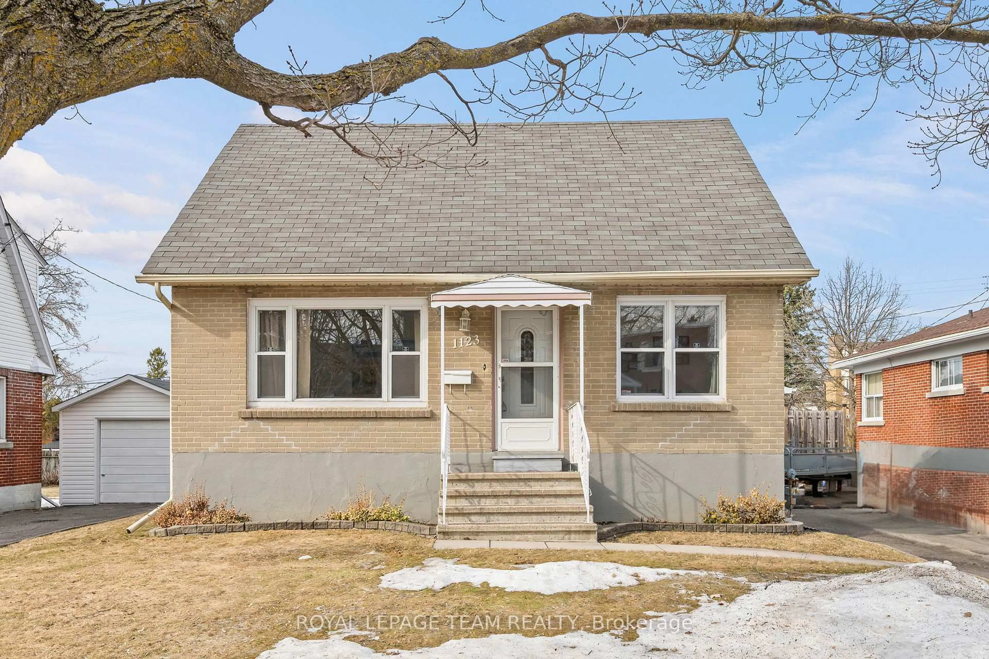 Home with vinyl exterior material, street for 1123 Secord Ave, Ottawa Ontario K1H 8C9