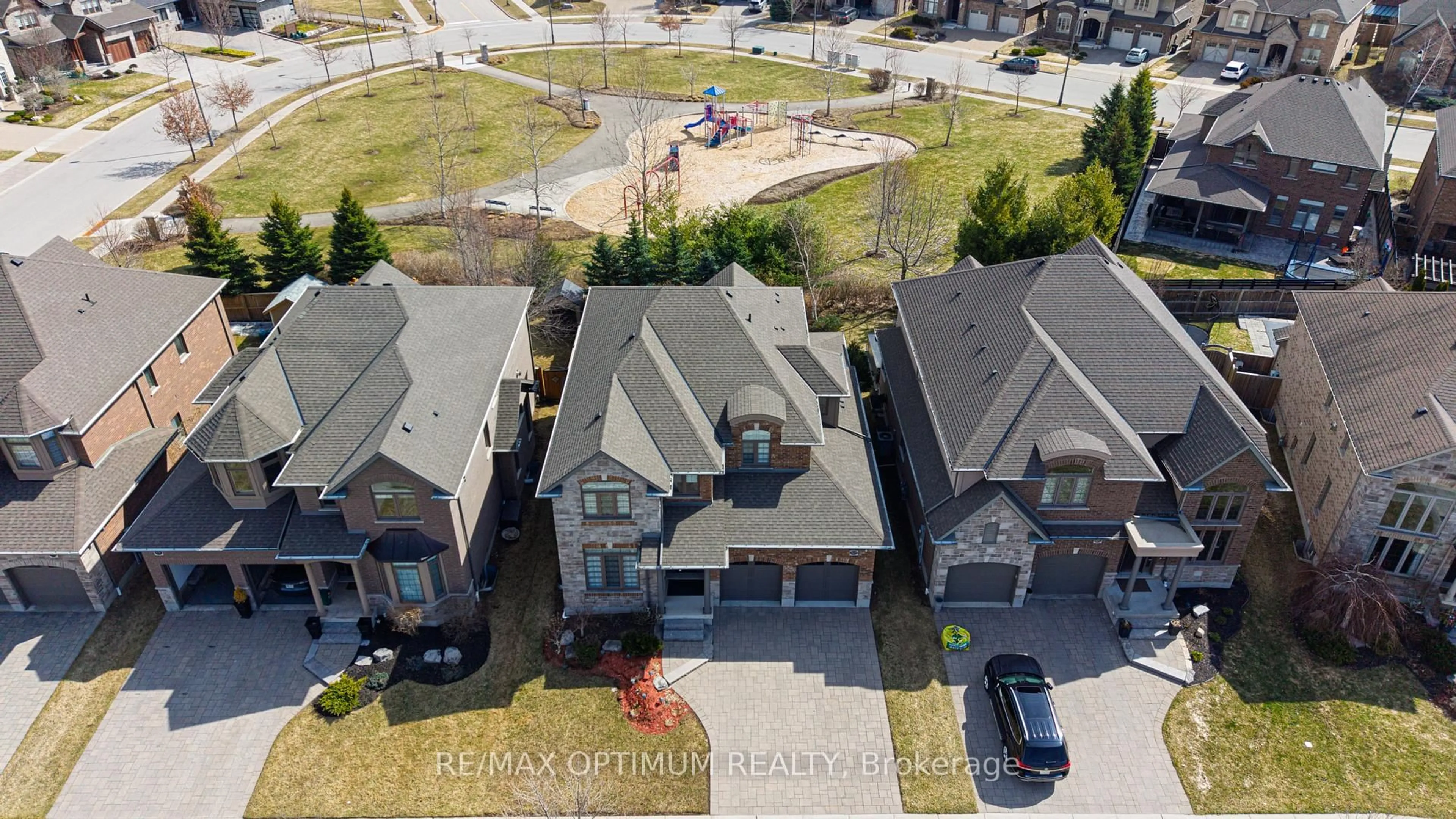 A pic from outside/outdoor area/front of a property/back of a property/a pic from drone, street for 829 COPPER RIDGE Dr, Waterloo Ontario N2K 0B5