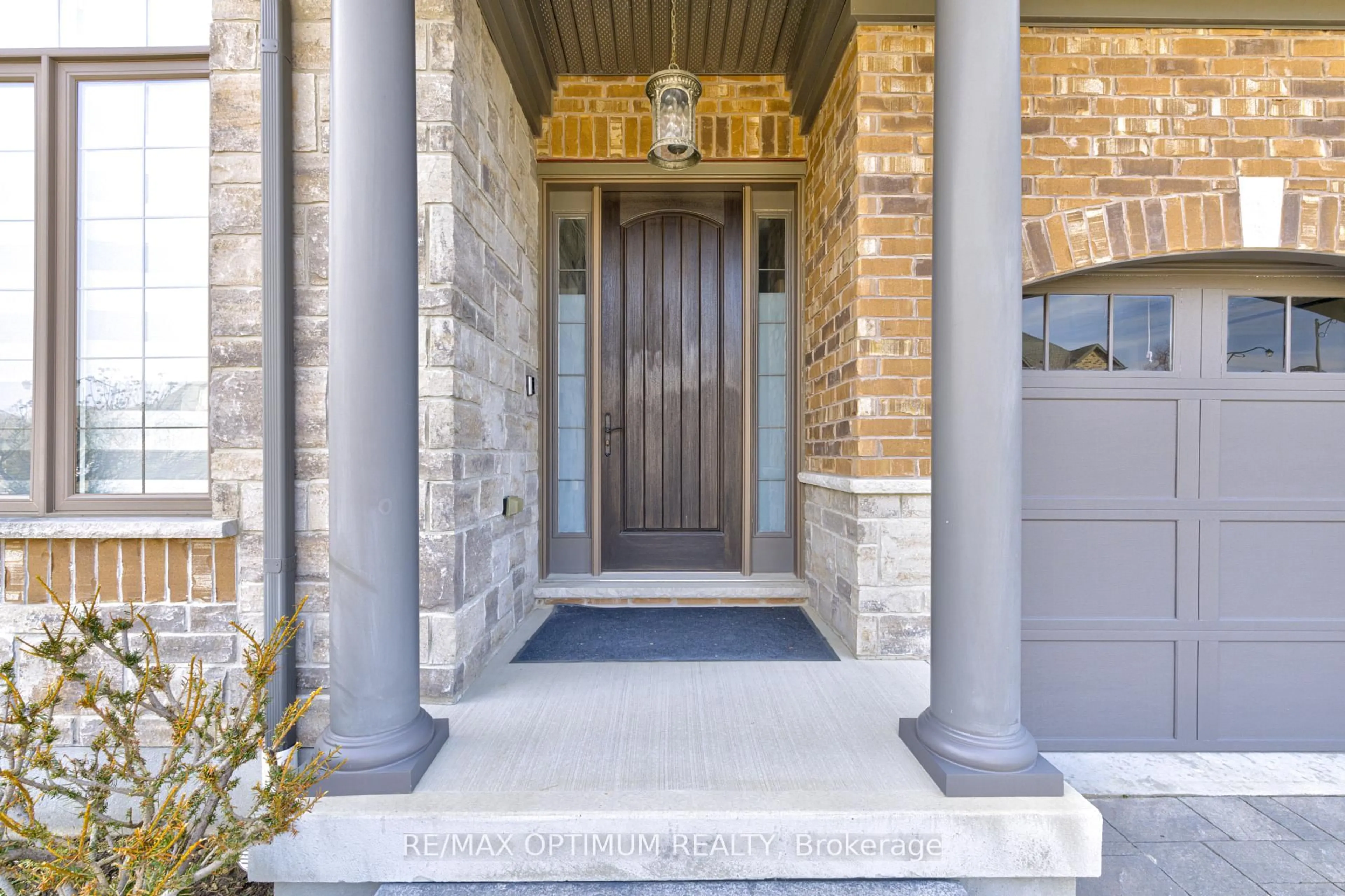Indoor entryway for 829 COPPER RIDGE Dr, Waterloo Ontario N2K 0B5