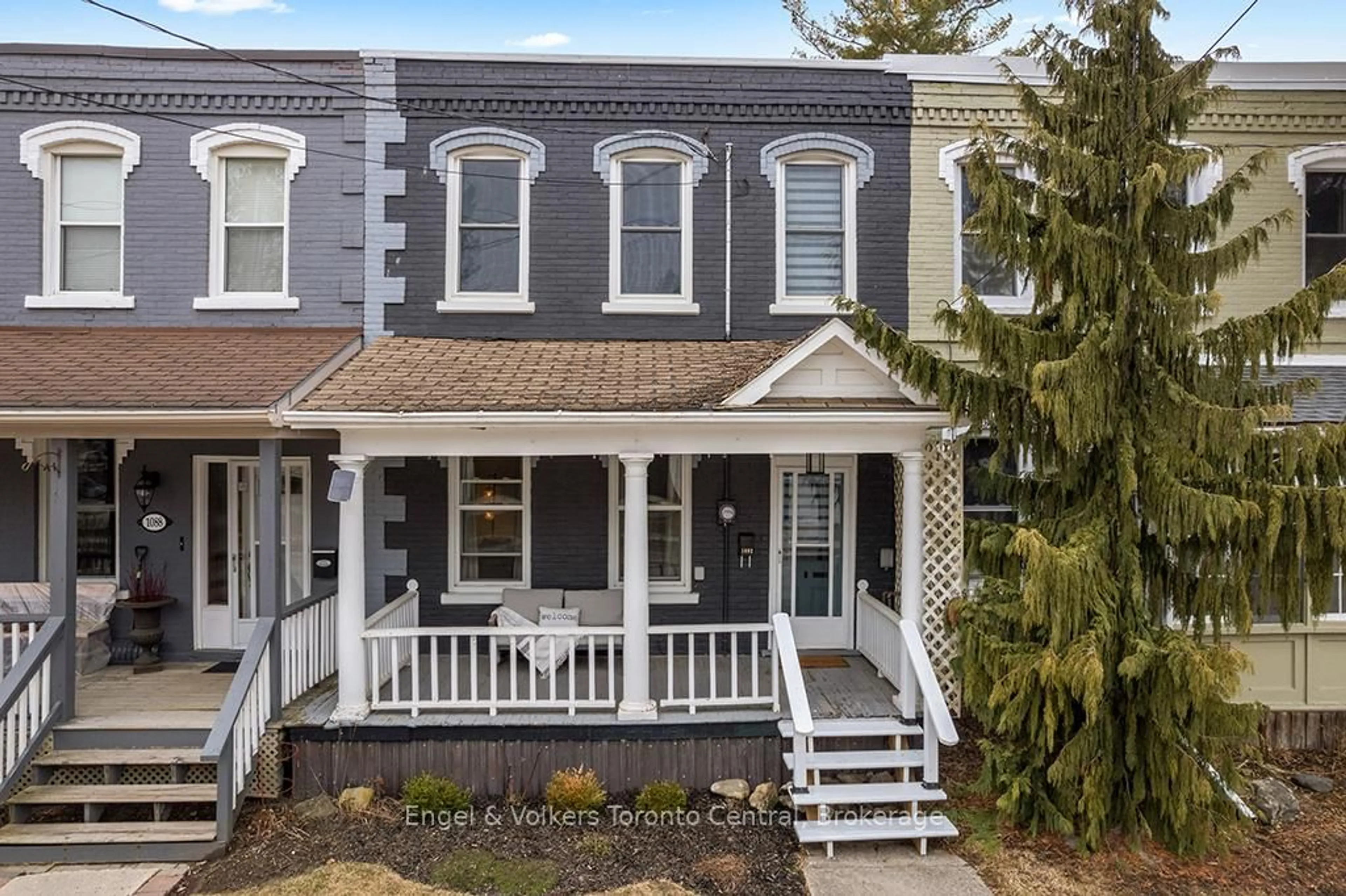 Home with vinyl exterior material, street for 1092 1st Ave, Owen Sound Ontario N4K 4K6