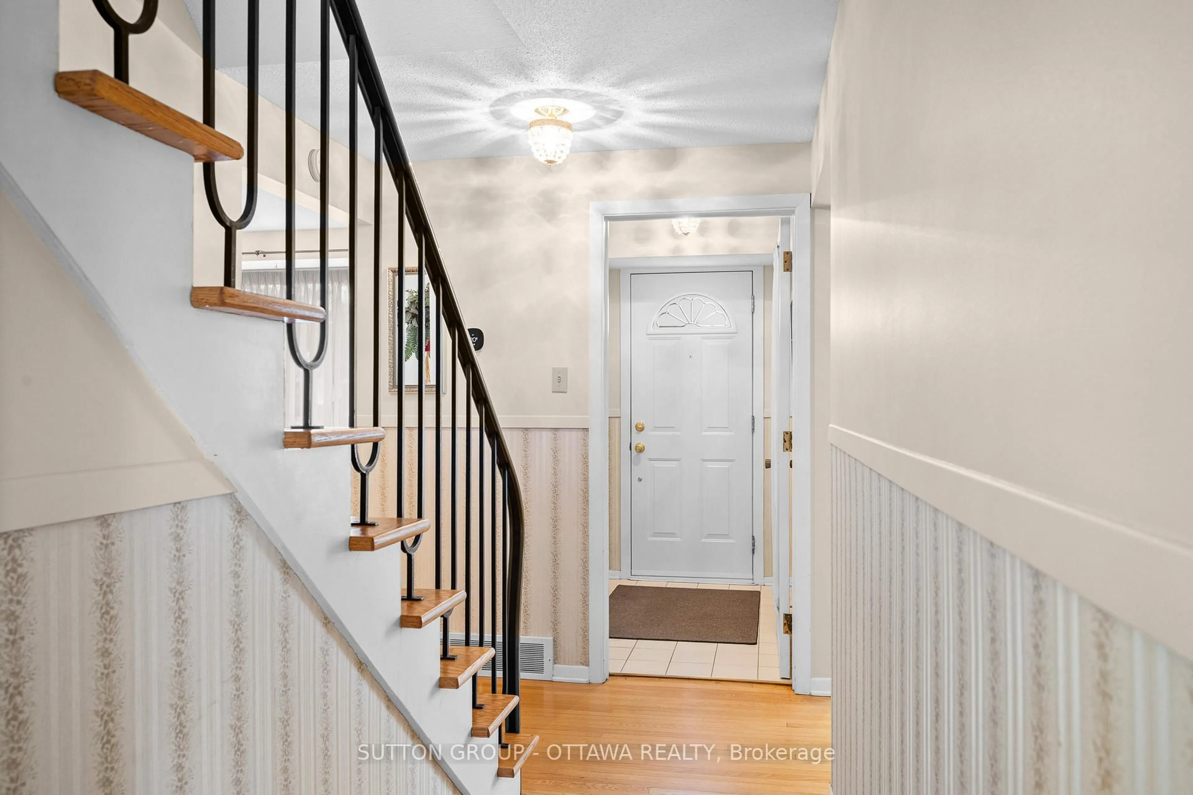 Unknown for 2391 Ogilvie Rd, Ottawa Ontario K1J 7N4