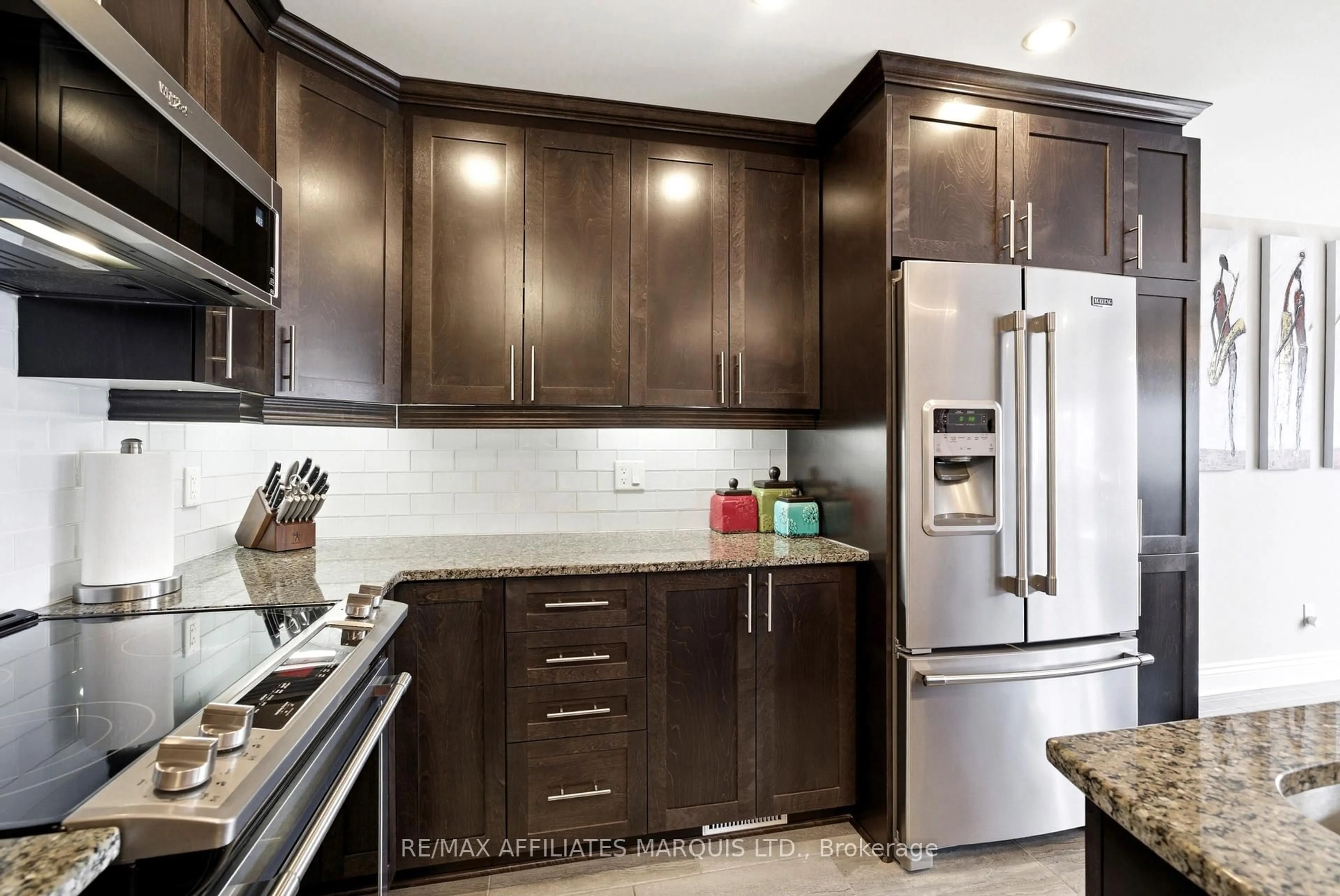 Contemporary kitchen, ceramic/tile floor for 1118 Clement Crt, Cornwall Ontario K6H 0G3