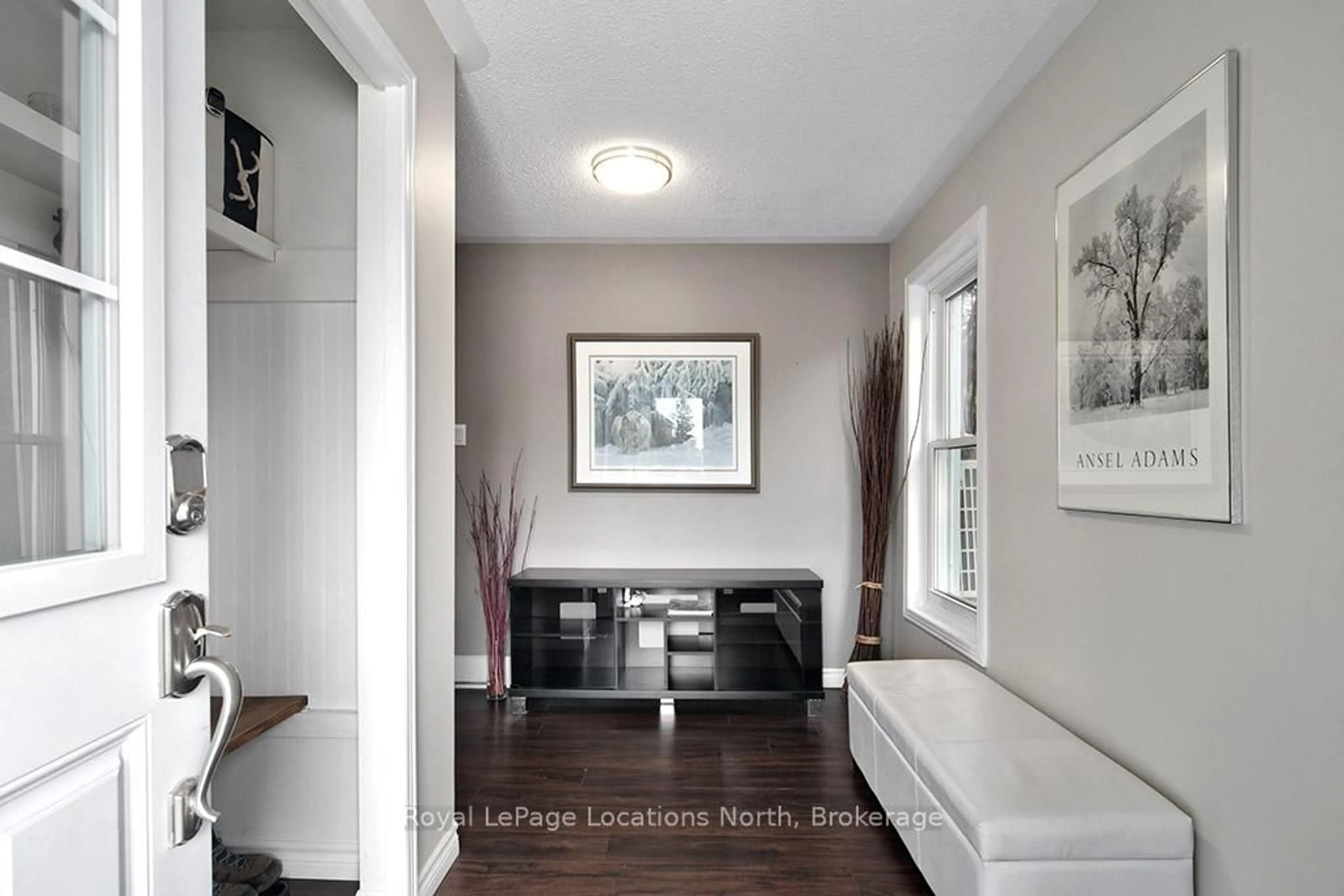 Indoor entryway for 127 Alfred St #38, Blue Mountains Ontario N0H 2P0