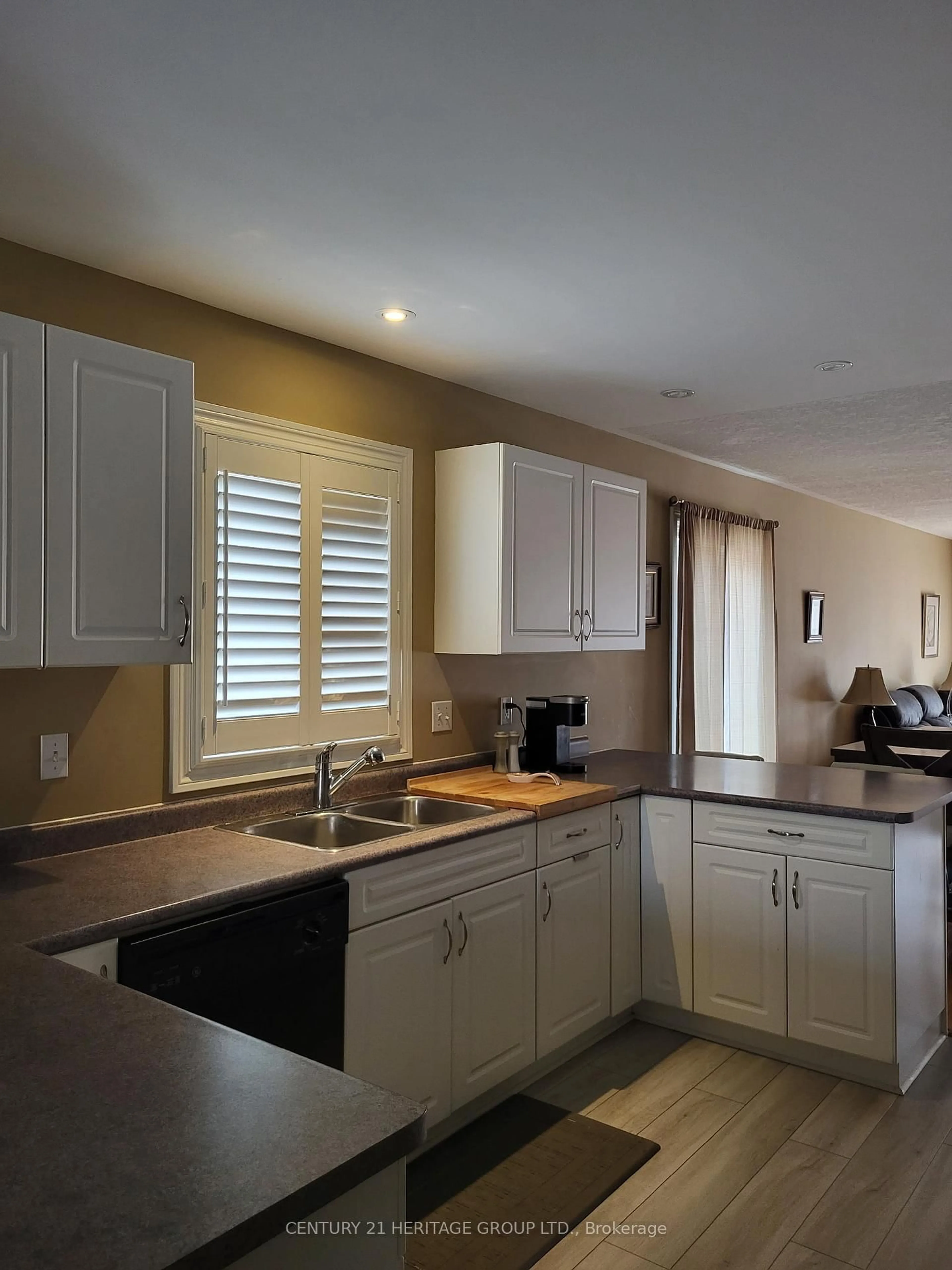 Open concept kitchen, ceramic/tile floor for 71 Finch Dr, Belleville Ontario K8P 5L4