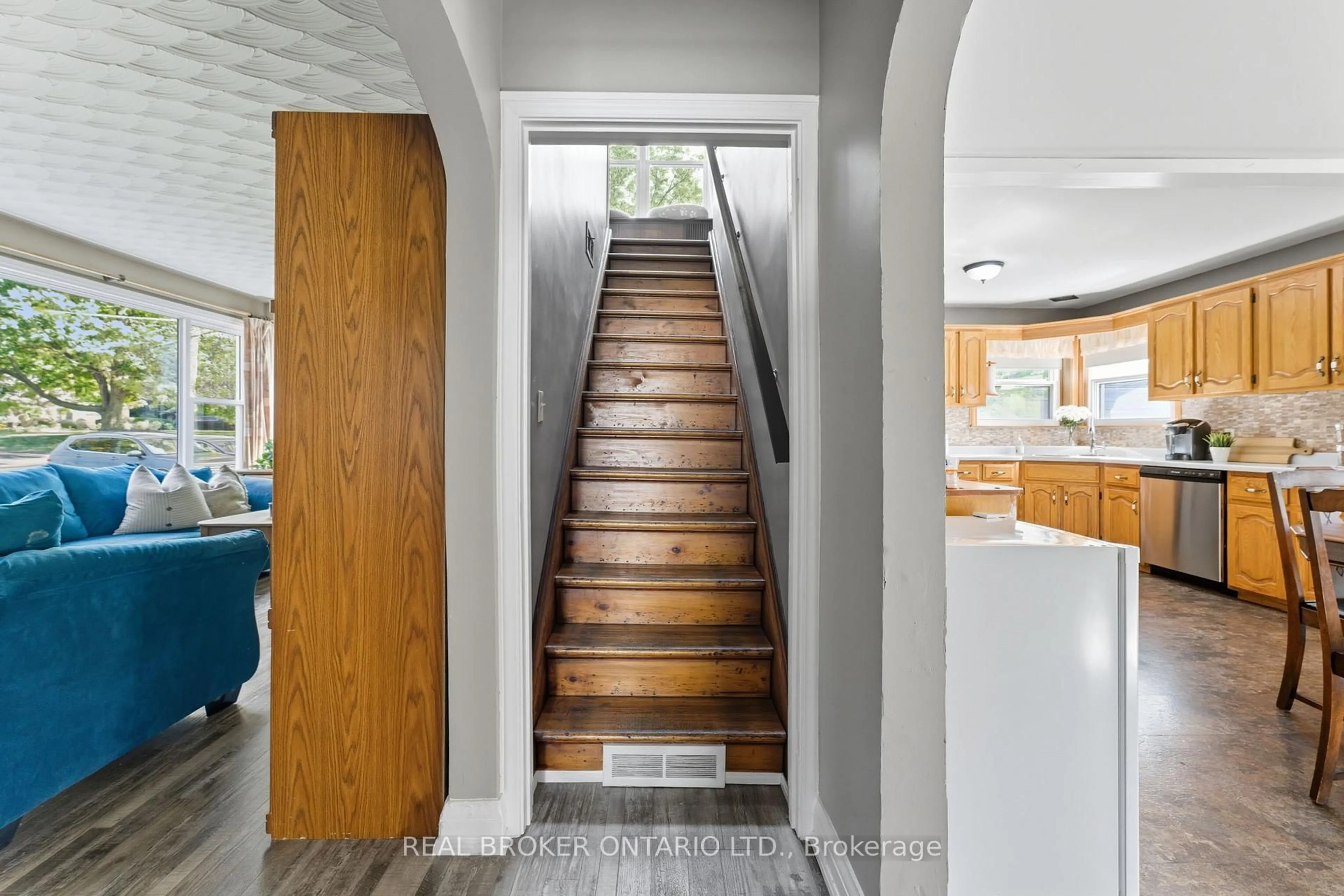 Stairs for 36 Gibson Dr, Norfolk Ontario N3Y 3L3