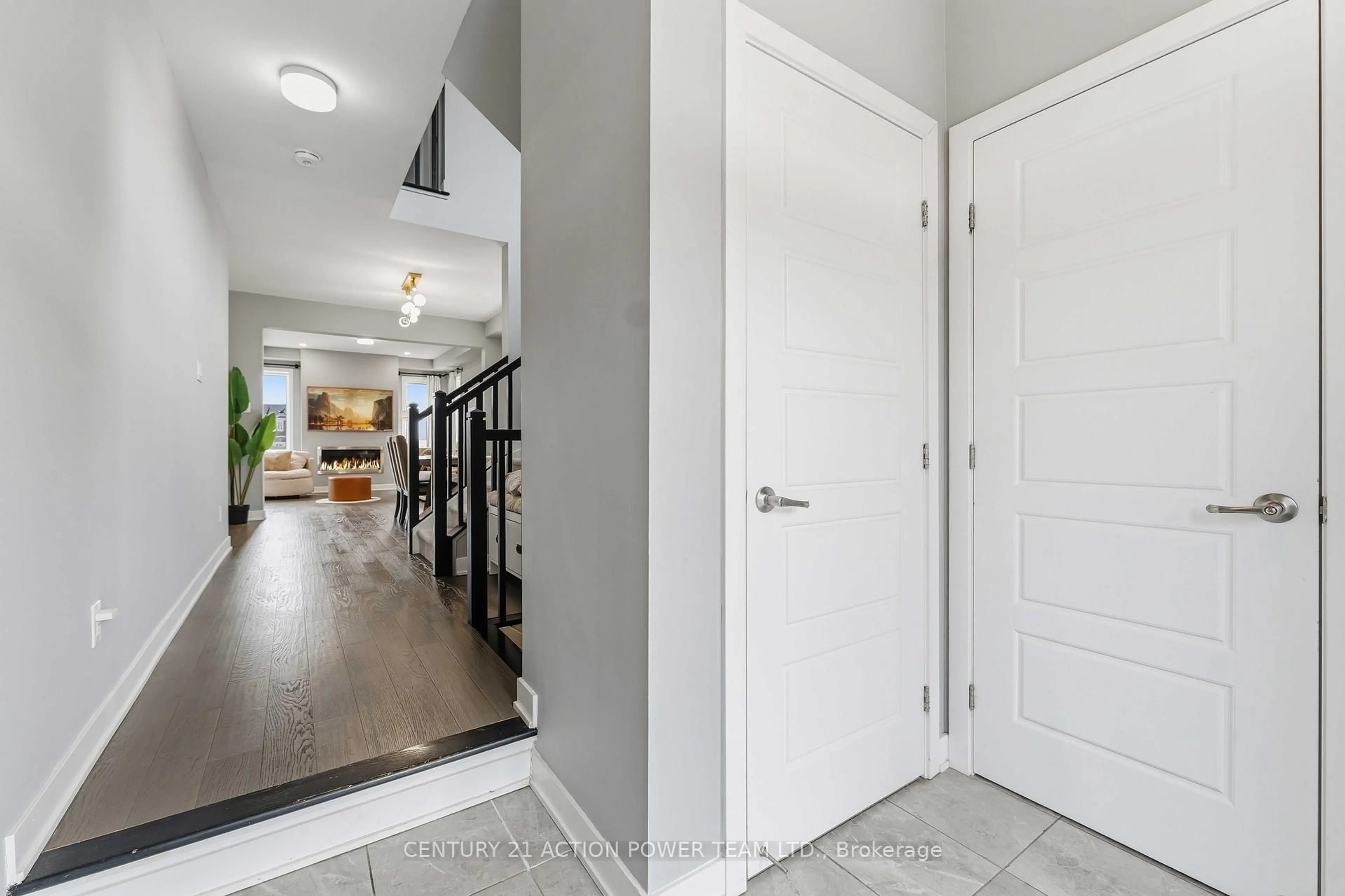 Indoor entryway for 2195 Winsome Terr, Orleans Ontario K4A 5M9
