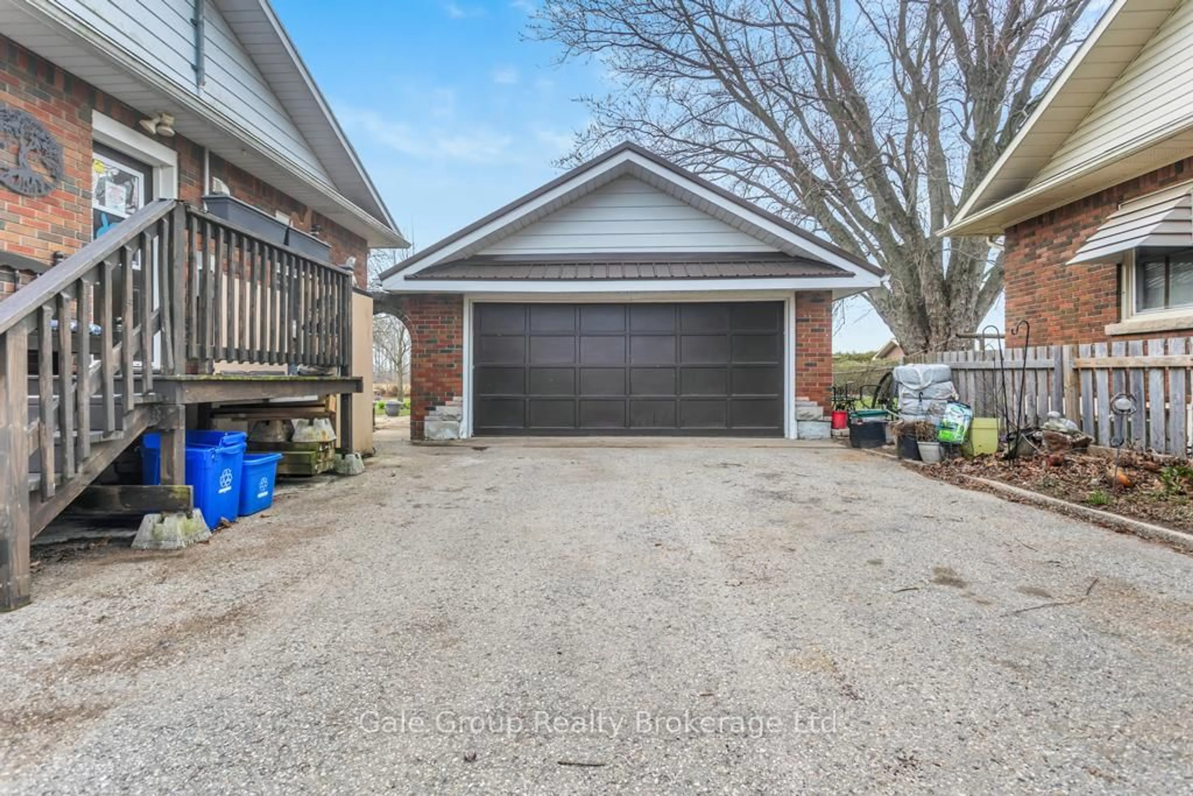 Indoor garage for 8827 Plank Rd, Bayham Ontario N0J 1Y0