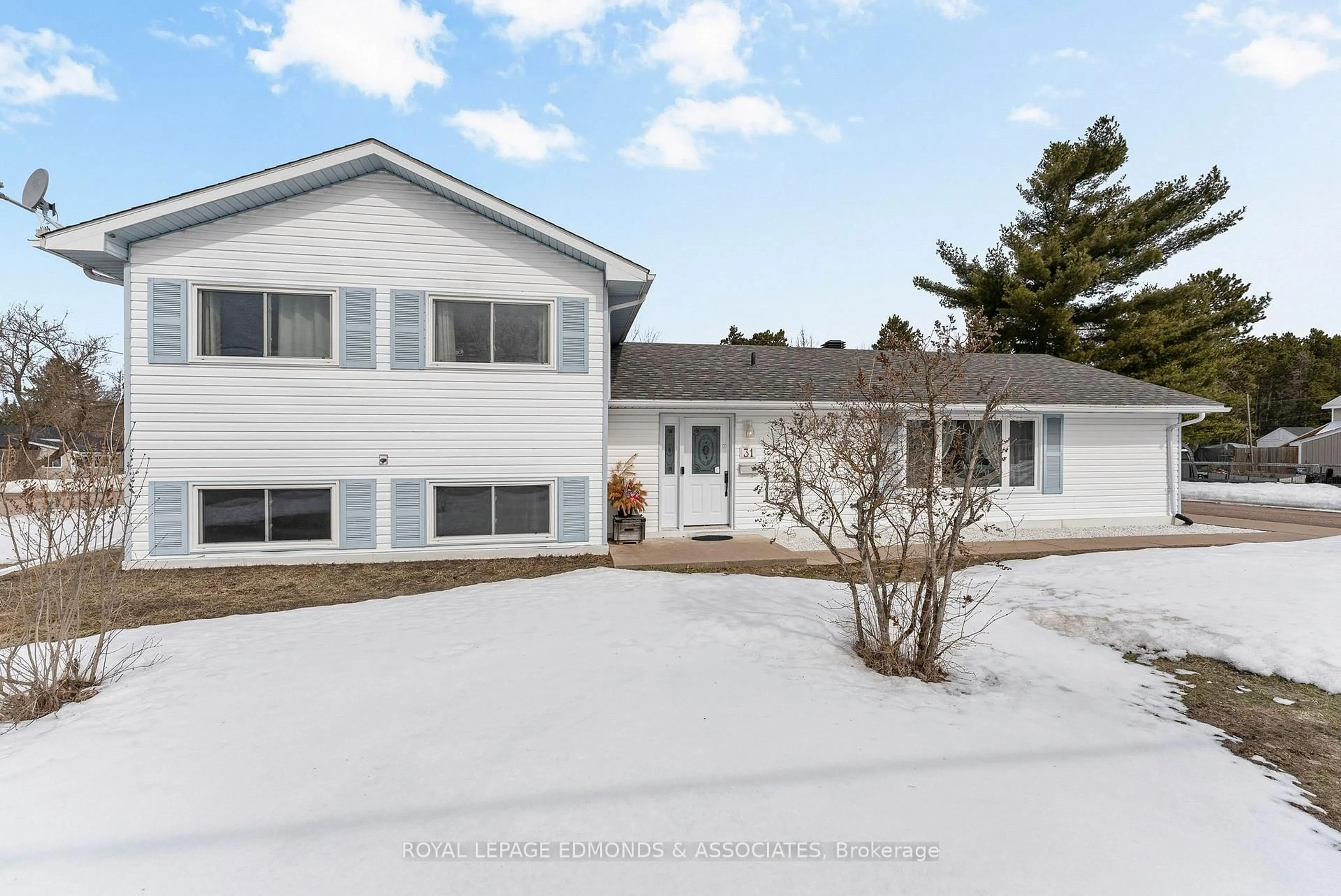 Home with vinyl exterior material, street for 31 Silke Dr, Petawawa Ontario K8H 2L3