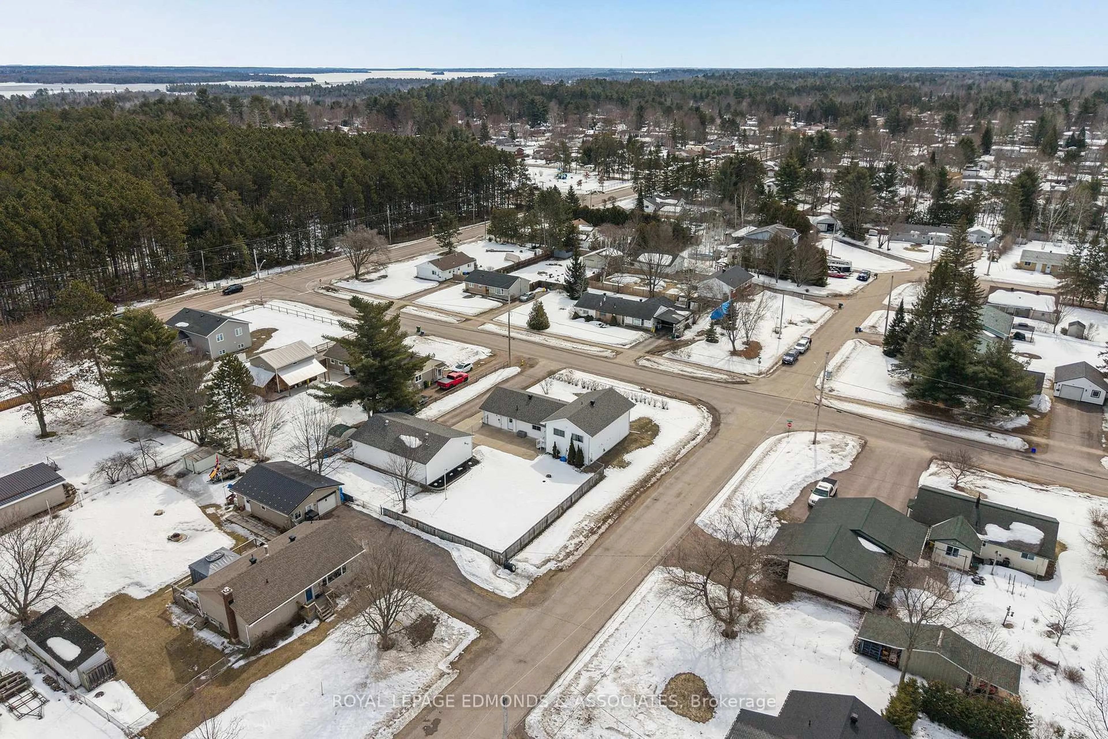 A pic from outside/outdoor area/front of a property/back of a property/a pic from drone, street for 31 Silke Dr, Petawawa Ontario K8H 2L3