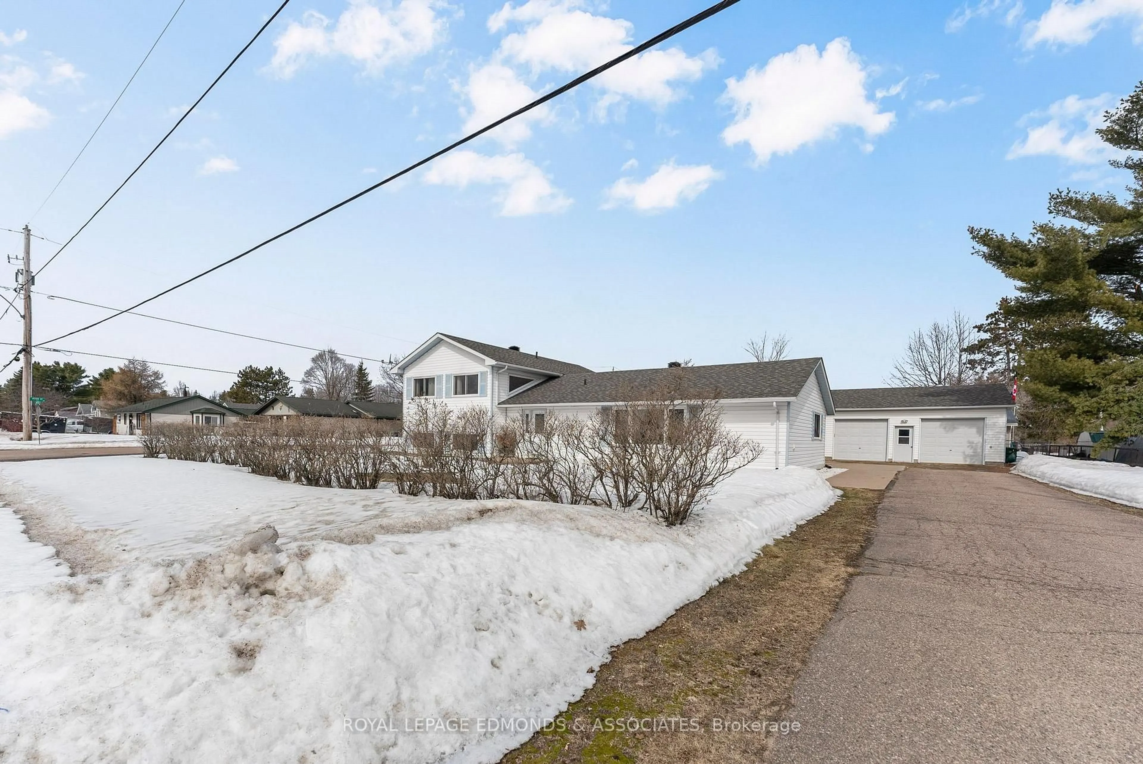 A pic from outside/outdoor area/front of a property/back of a property/a pic from drone, street for 31 Silke Dr, Petawawa Ontario K8H 2L3