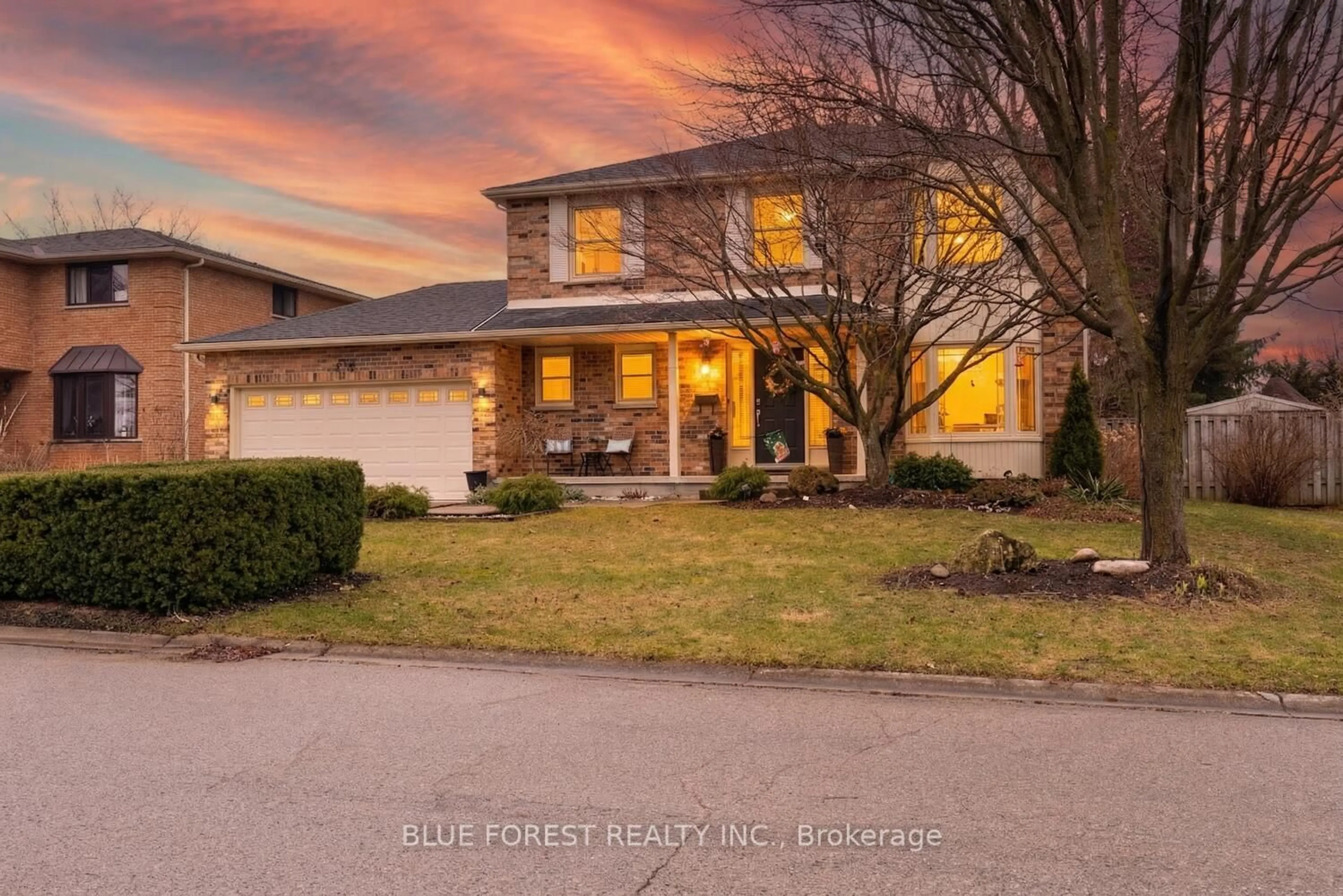 A pic from outside/outdoor area/front of a property/back of a property/a pic from drone, street for 459 BILLYBROOK Cres, London North Ontario N5X 2Y7