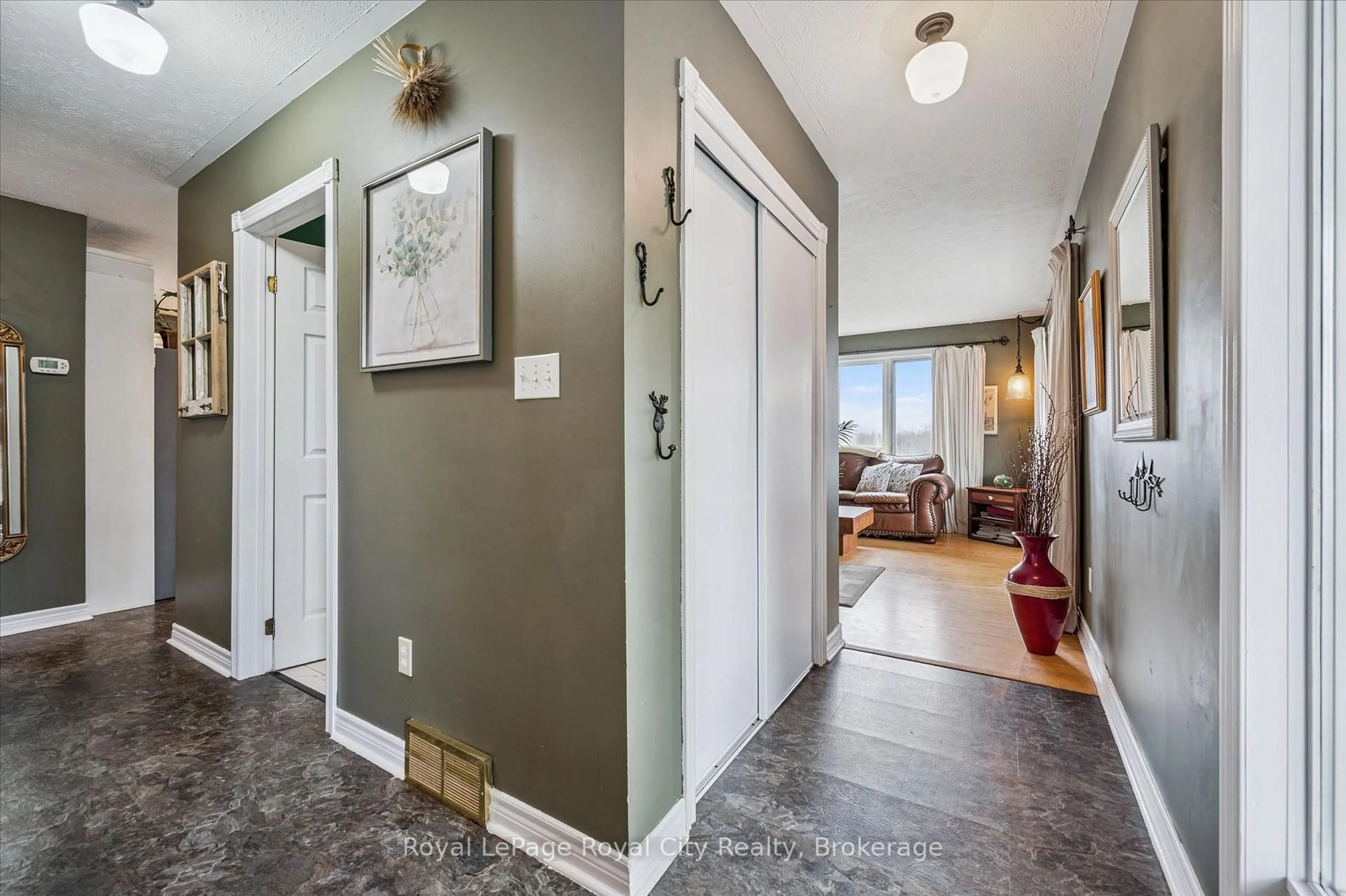 Indoor entryway for 86132 Currie Line, North Huron Ontario N0G 2W0
