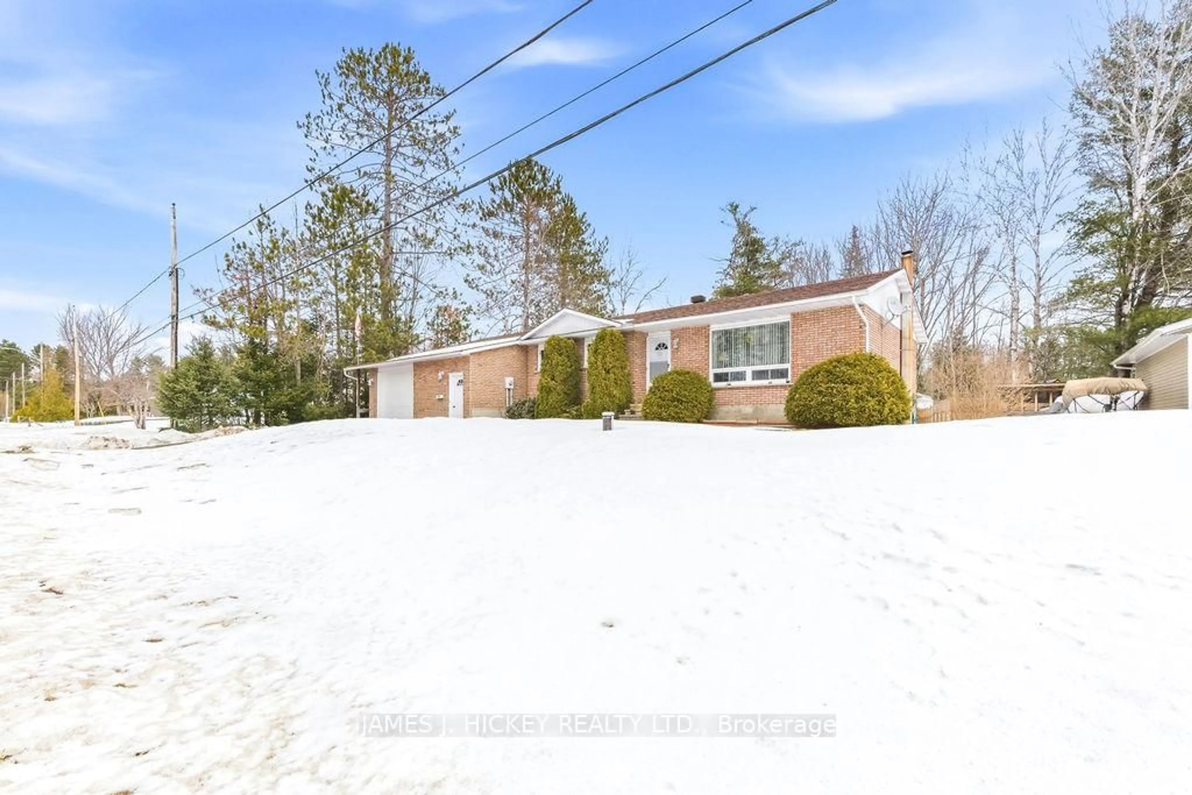 A pic from outside/outdoor area/front of a property/back of a property/a pic from drone, unknown for 7 Martin St, Chalk River Ontario K0J 1J0