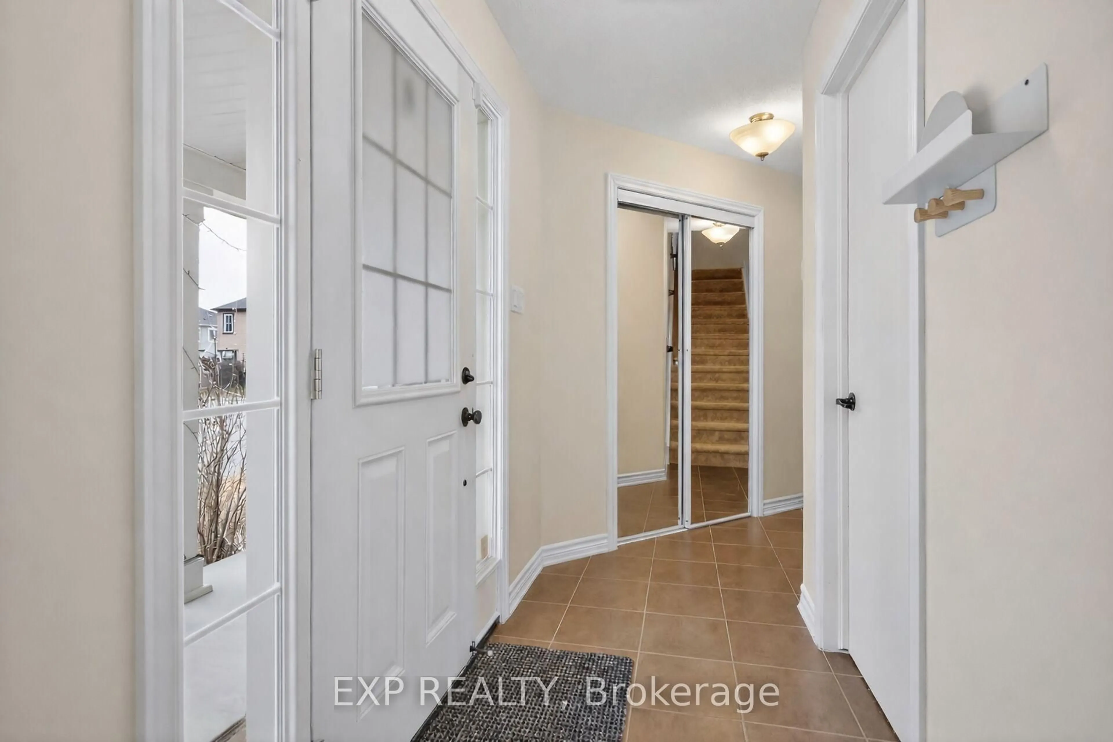 Indoor entryway for 549 ENSATINA Cres, Ottawa Ontario K2J 6H4