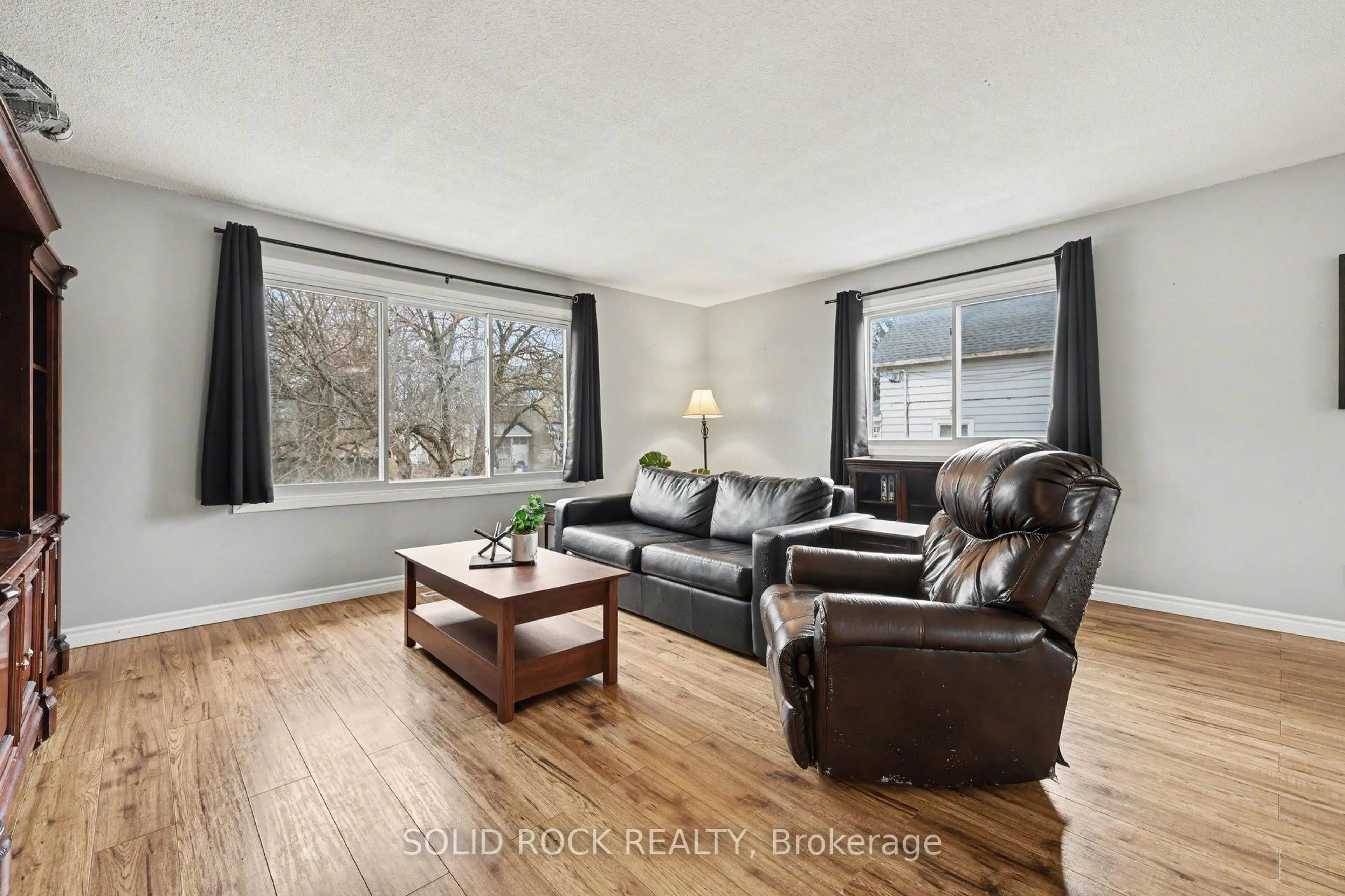 Living room with furniture, wood/laminate floor for 7 Leeds St, Smiths Falls Ontario K7A 2M6