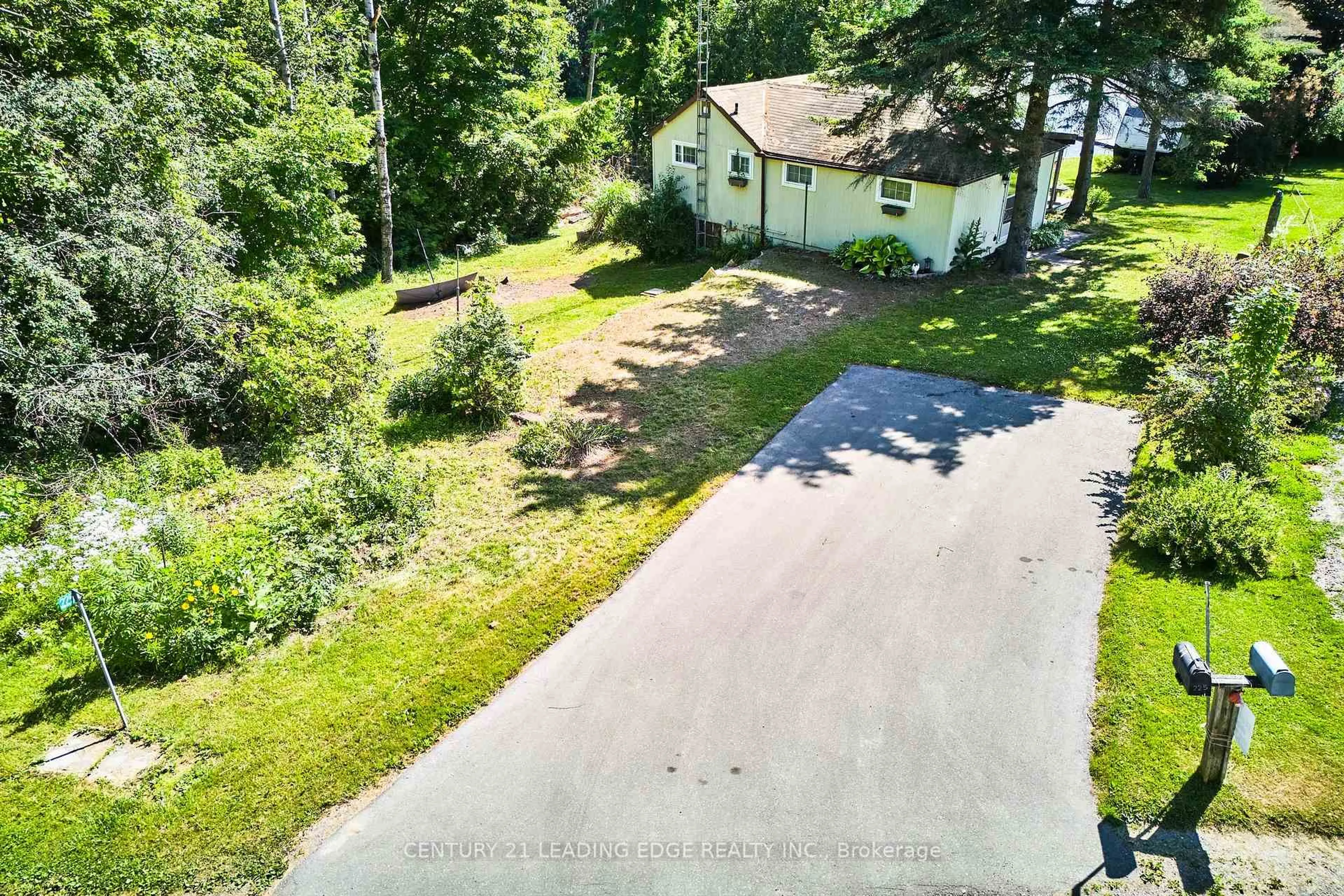 A pic from outside/outdoor area/front of a property/back of a property/a pic from drone, unknown for 225 Arnott Dr, Selwyn Ontario K0L 1T0