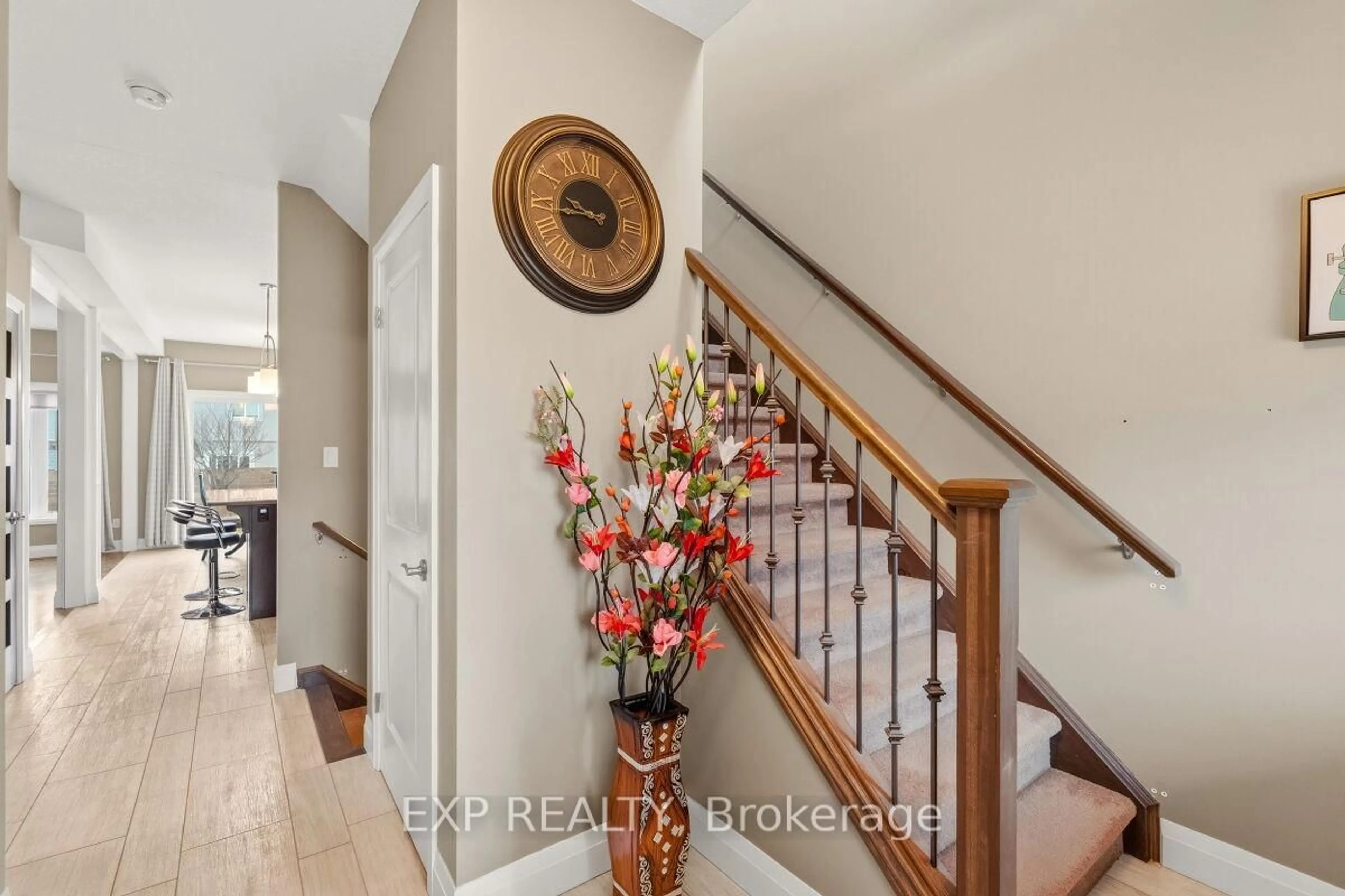 Indoor entryway for 2091 Cherrywood Tr, London North Ontario N6H 0C8