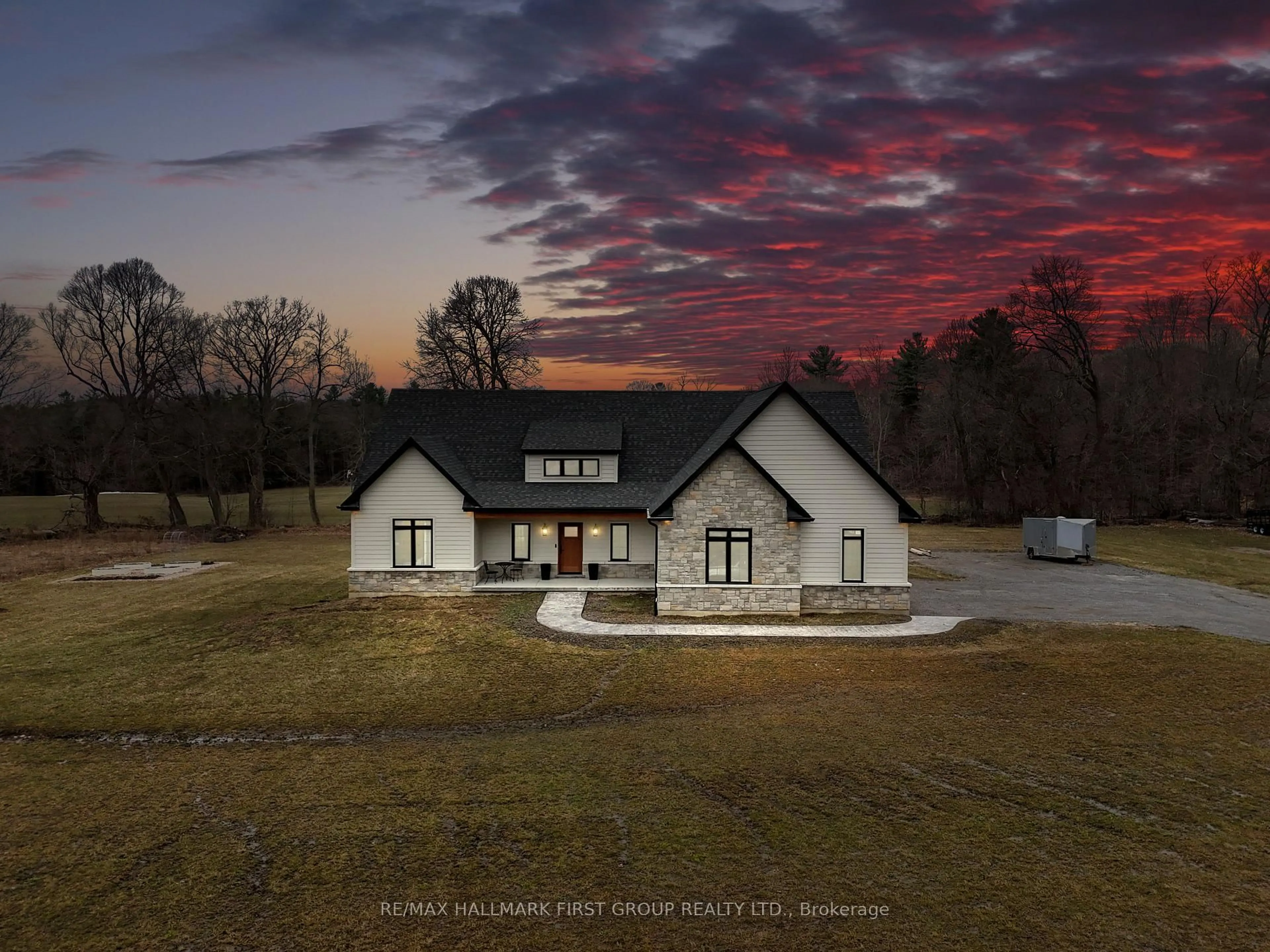 A pic from outside/outdoor area/front of a property/back of a property/a pic from drone, building for 3914 Kennedy Rd, Hamilton Township Ontario K9A 4J7