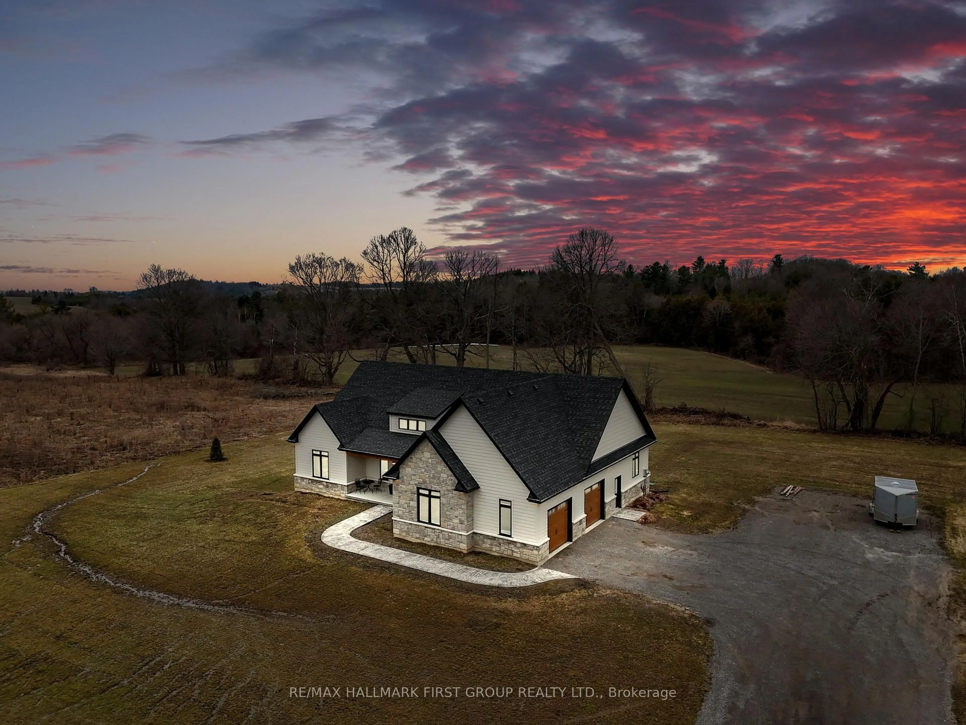A pic from outside/outdoor area/front of a property/back of a property/a pic from drone, building for 3914 Kennedy Rd, Hamilton Township Ontario K9A 4J7