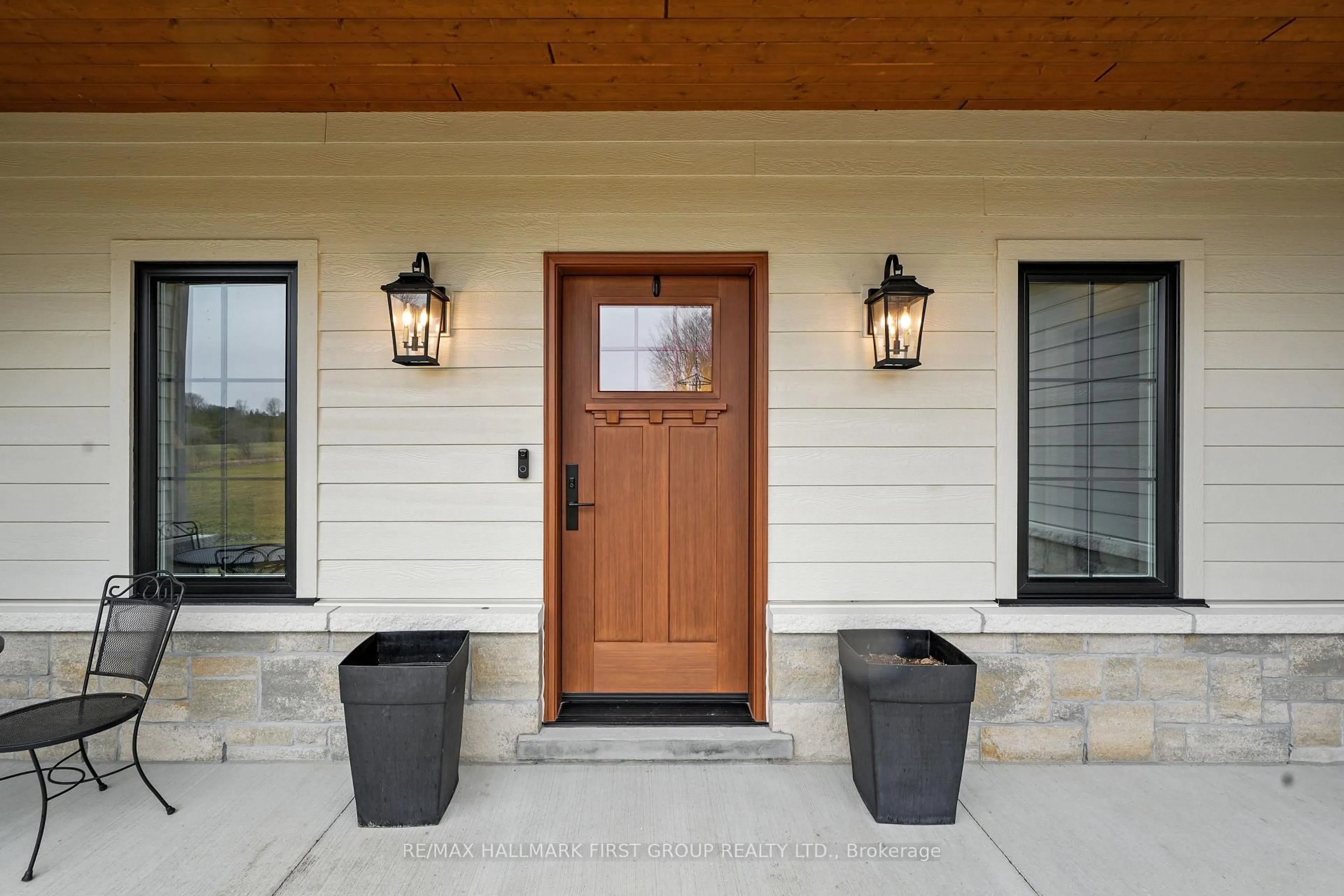 Indoor entryway for 3914 Kennedy Rd, Hamilton Township Ontario K9A 4J7