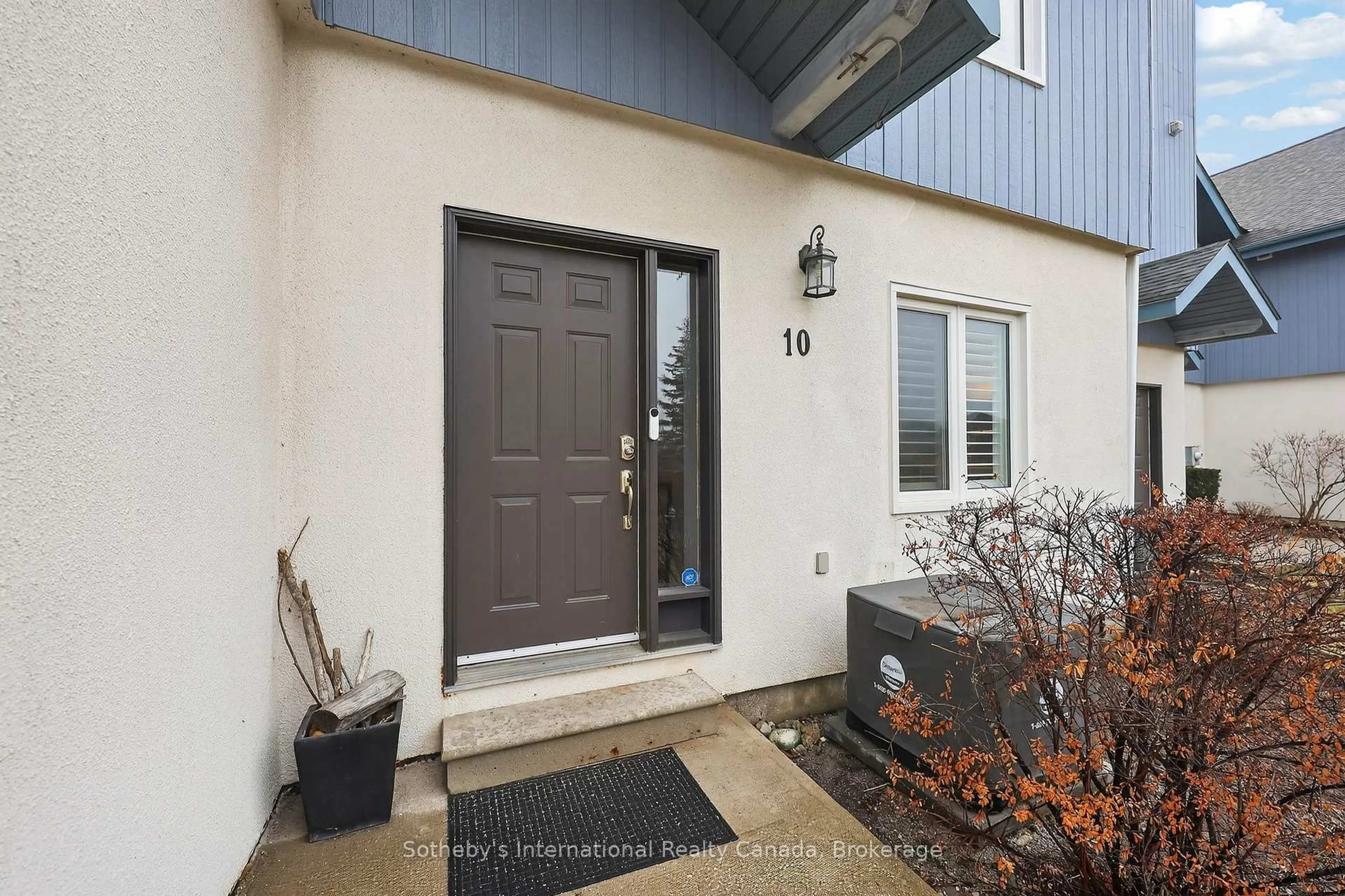 Indoor entryway for 110 KELLIE'S Way #10, Blue Mountains Ontario L9Y 0L6