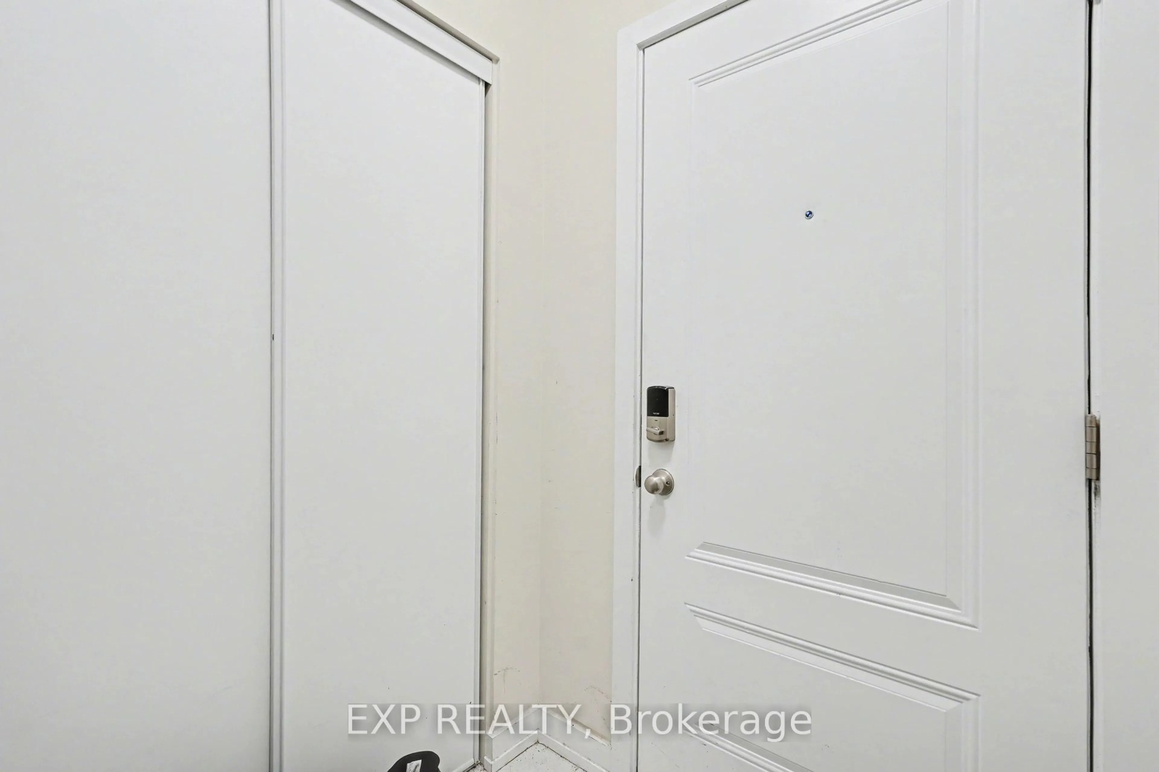 Indoor entryway for 249 David Lewis Private, Ottawa Ontario K4A 1C4