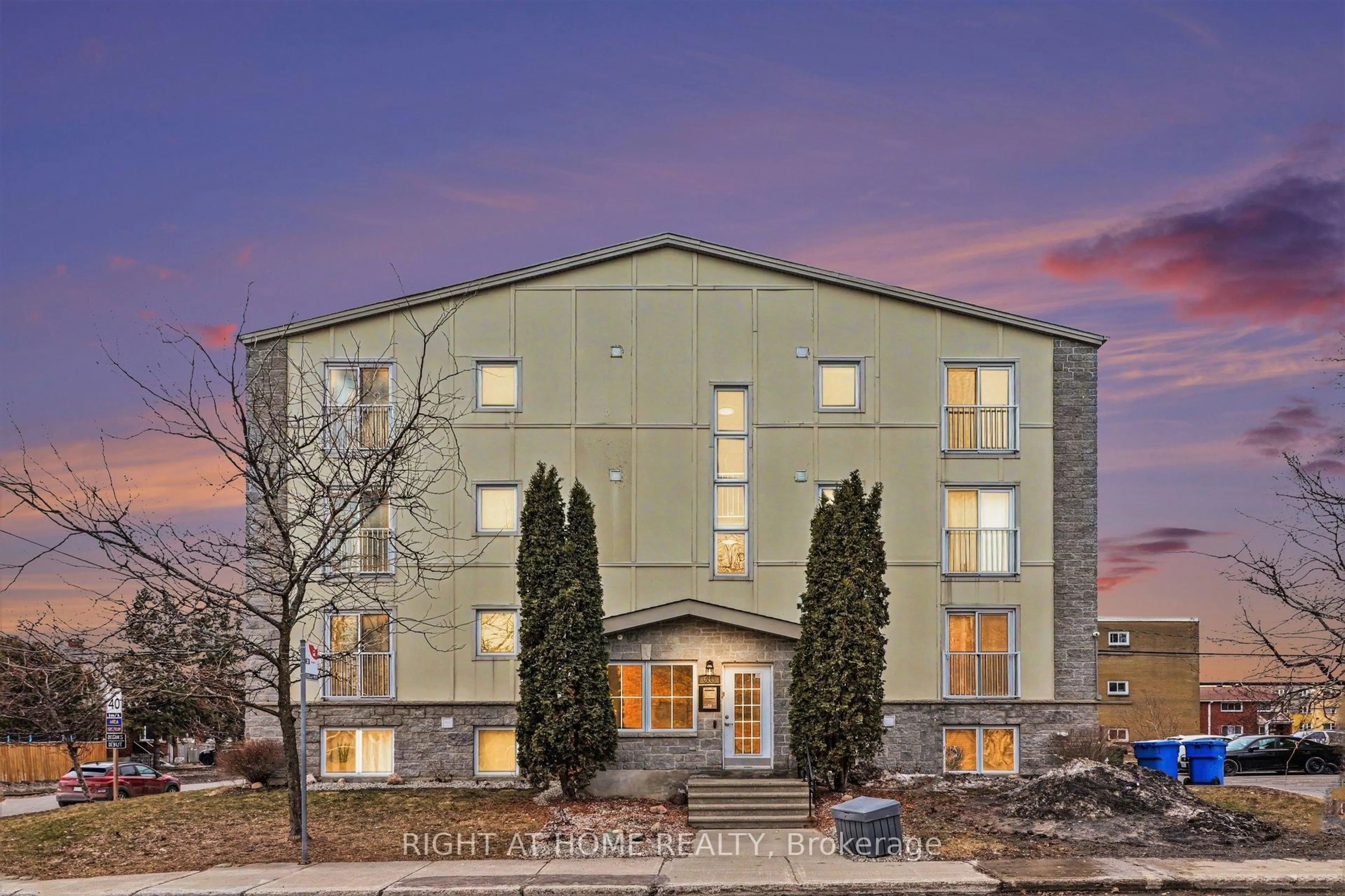 Unknown for 646 Cummings Ave #202, Ottawa Ontario K1K 2K6