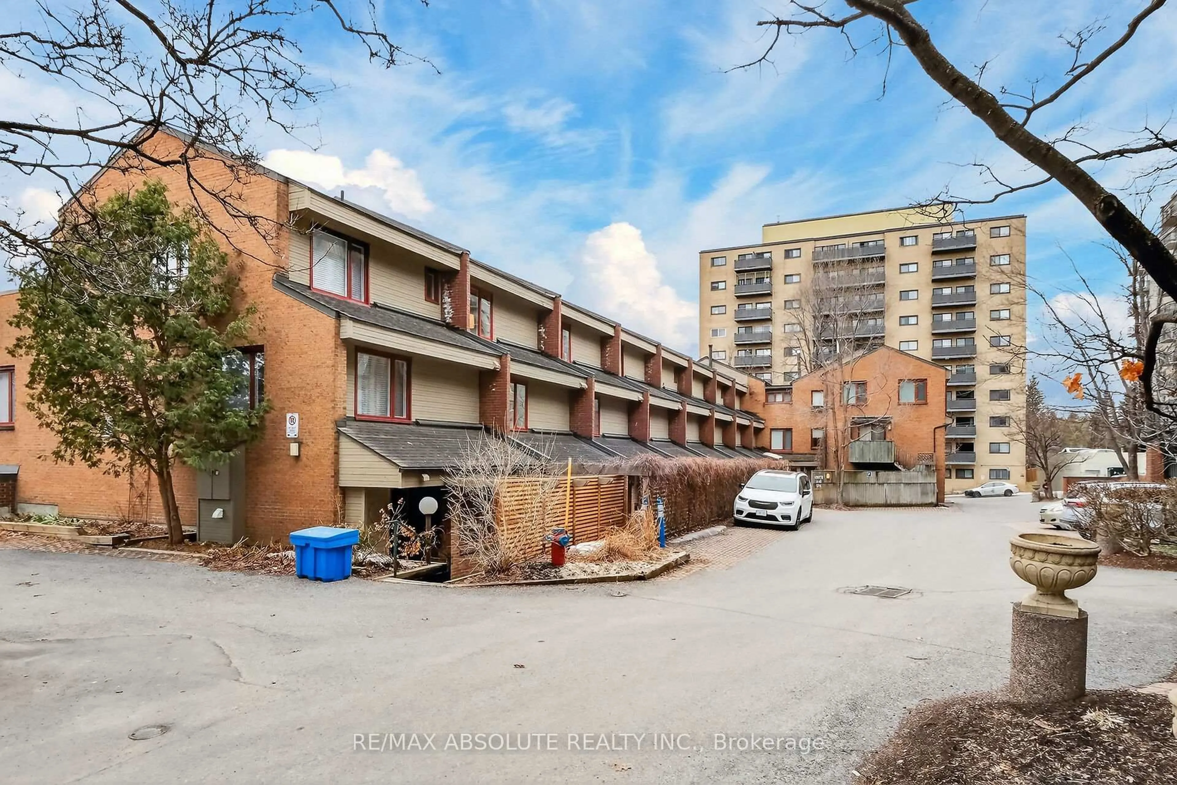 Patio, building for 125 Springfield Rd #2, Ottawa Ontario K1M 1C5