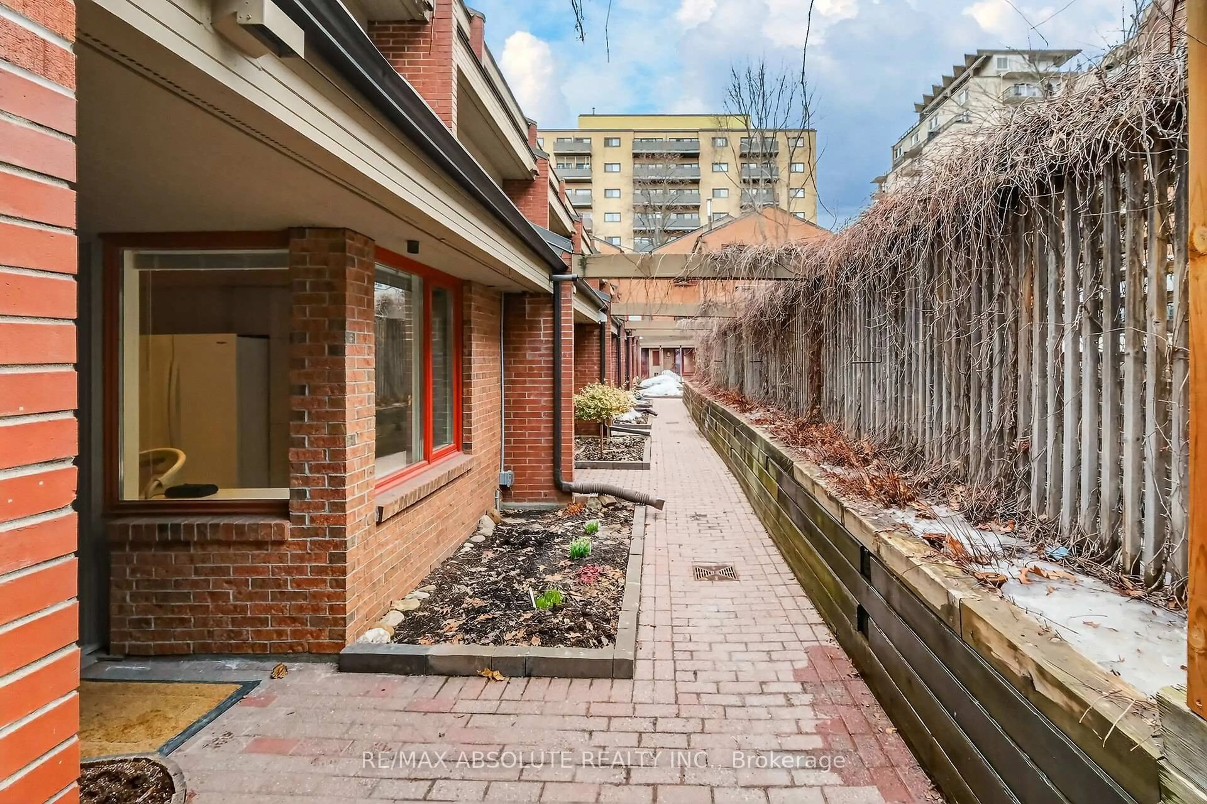 Patio, street for 125 Springfield Rd #2, Ottawa Ontario K1M 1C5