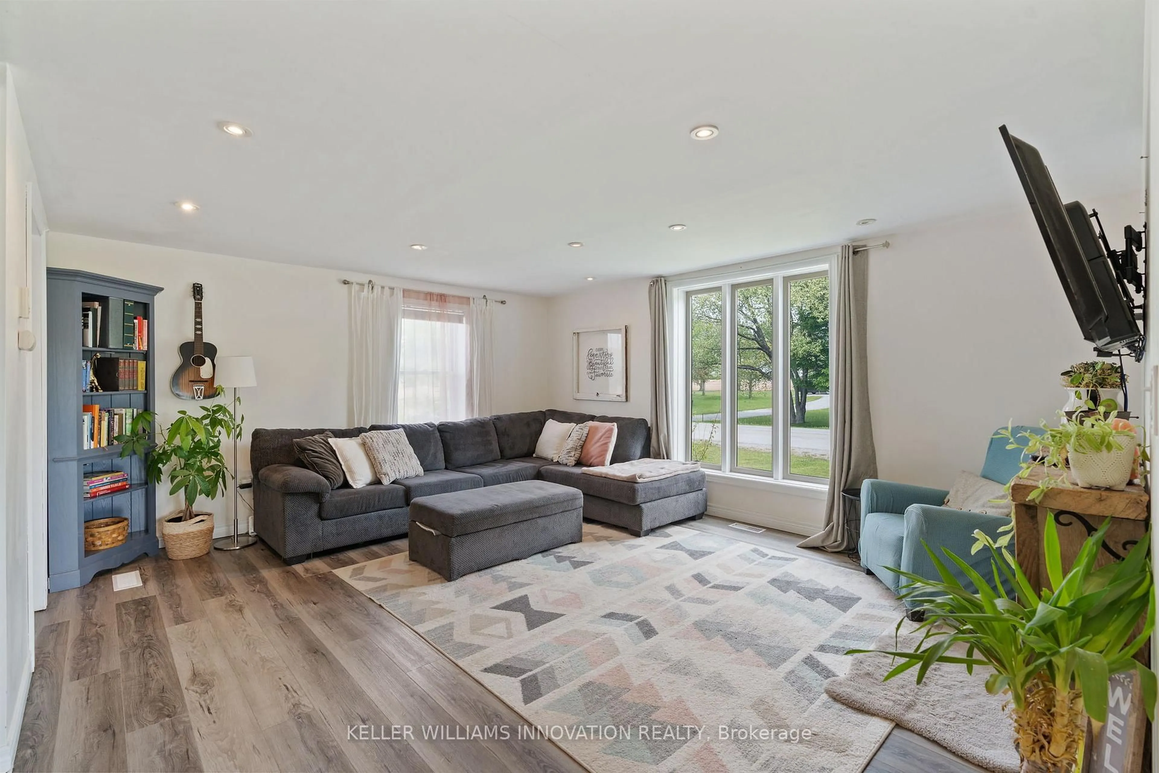 Living room with furniture, unknown for 398 Concession 5 Rd, Haldimand Ontario N0A 1G0