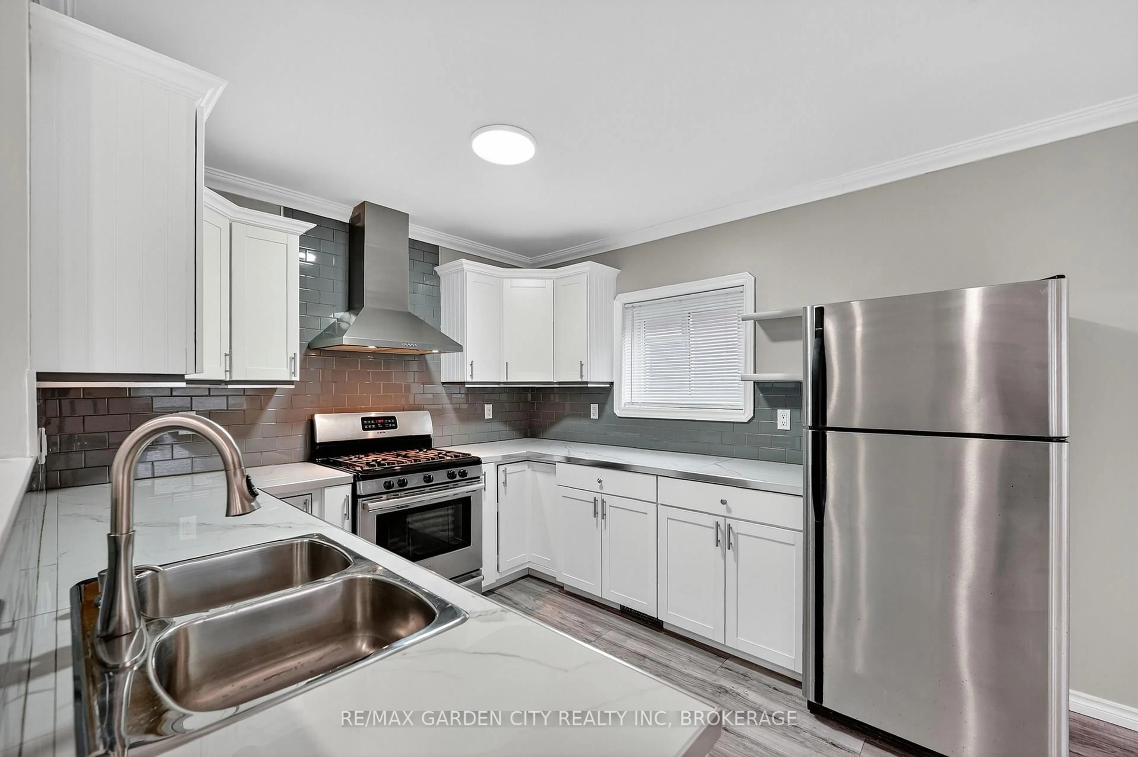 Standard kitchen, ceramic/tile floor for 210 Wright St, Welland Ontario L3B 2K3