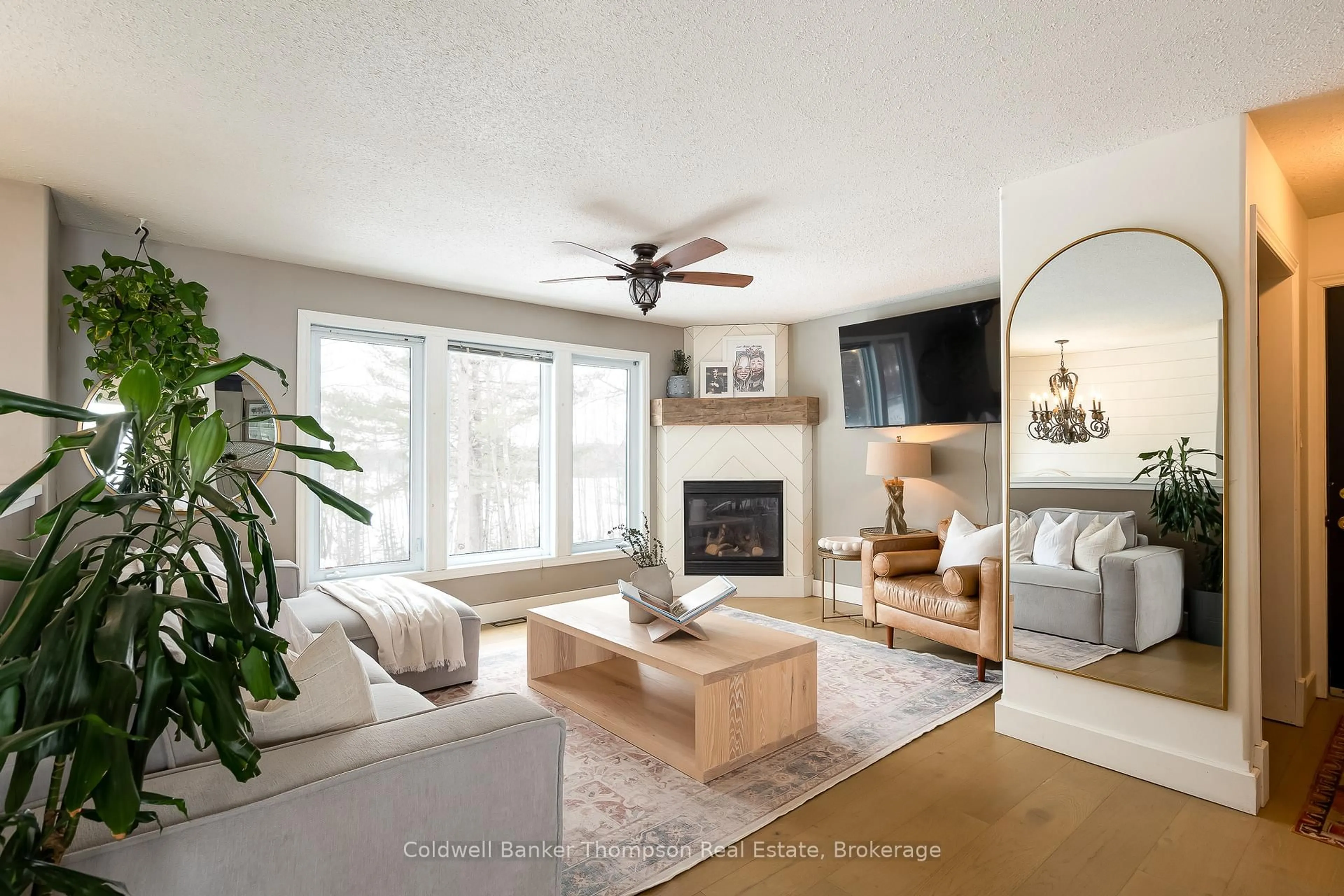 Living room with furniture, unknown for 791 Old Muskoka Rd, Huntsville Ontario P0B 1M0