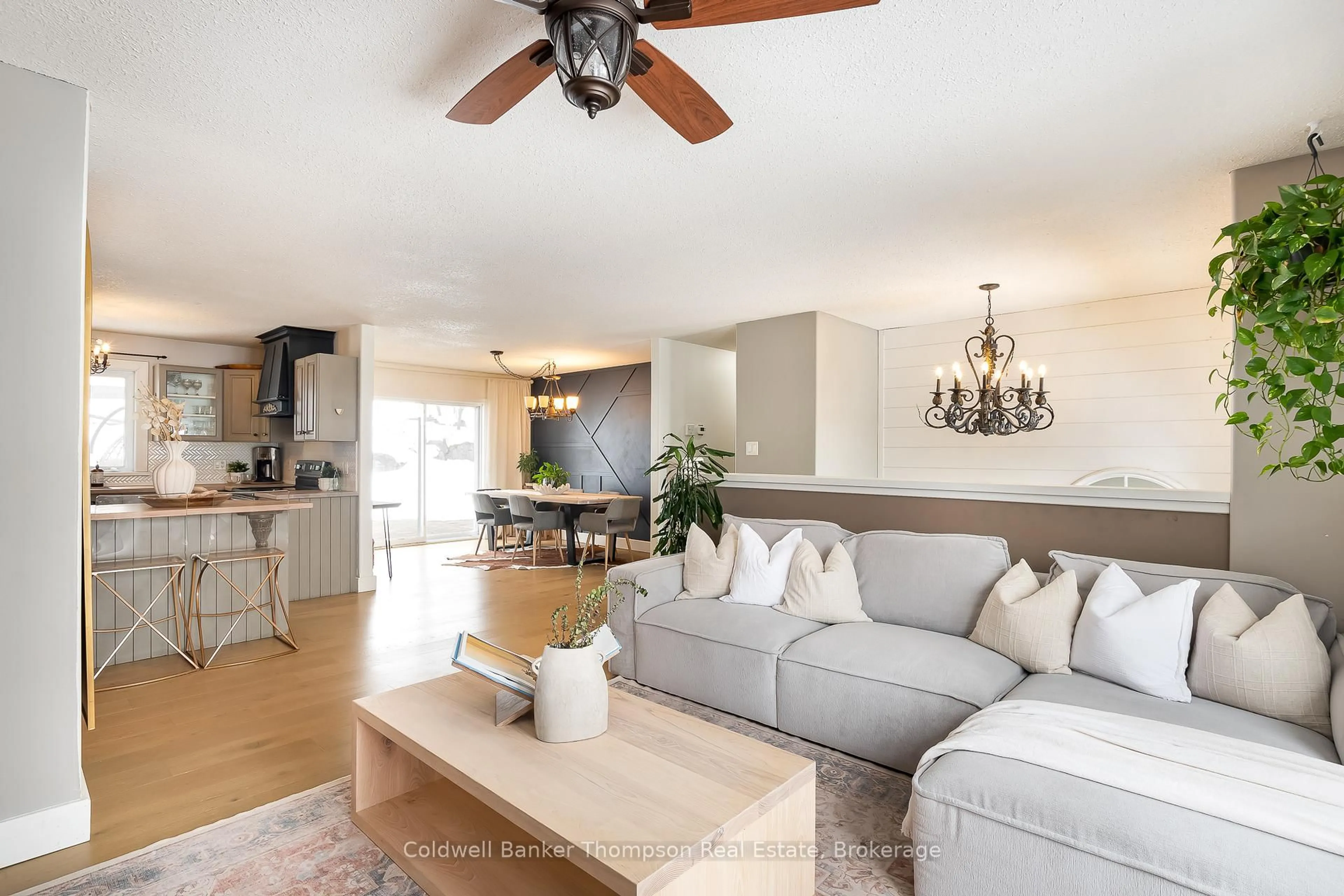 Living room with furniture, unknown for 791 Old Muskoka Rd, Huntsville Ontario P0B 1M0