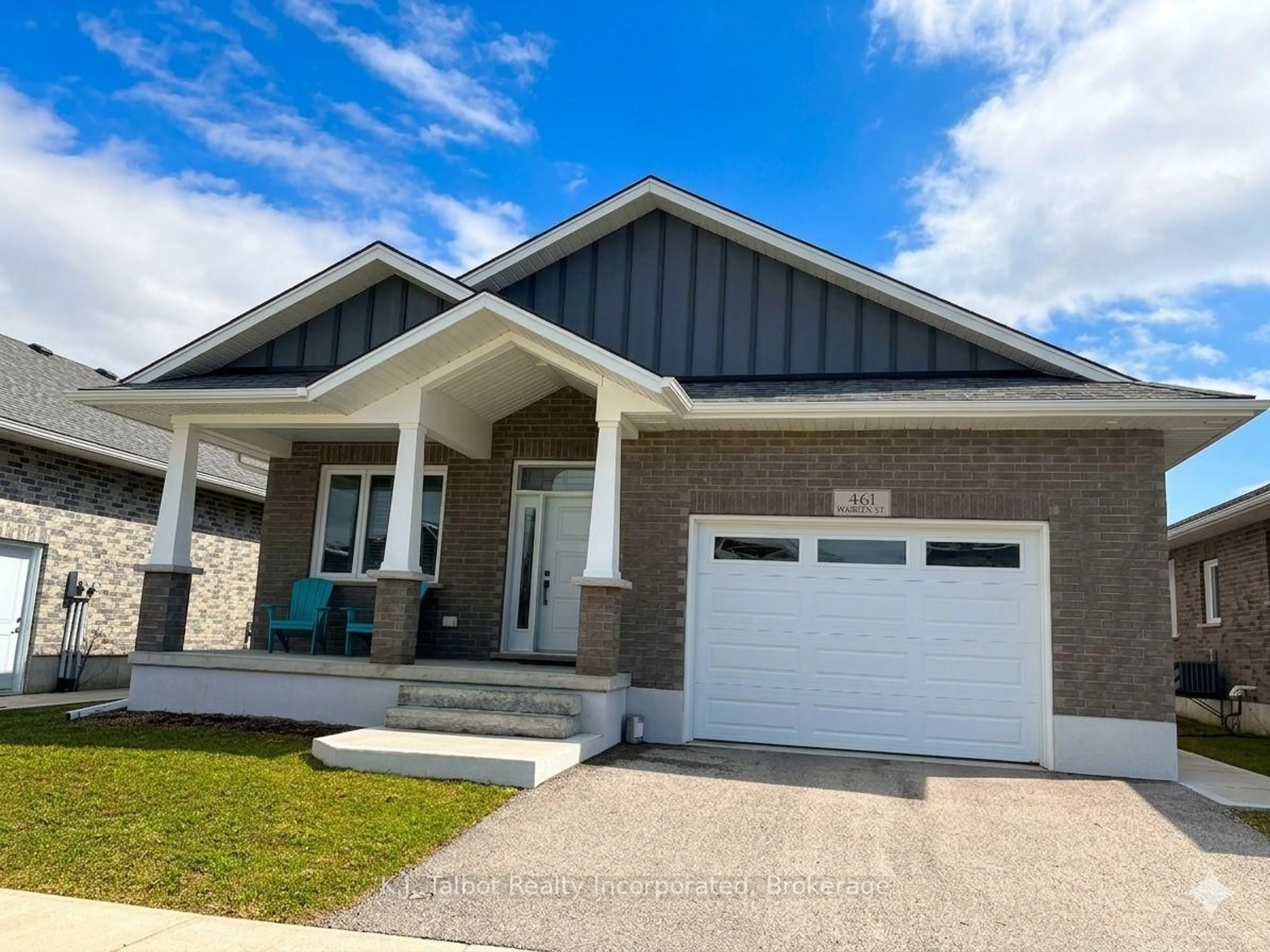 Home with vinyl exterior material, street for 461 Warren St, Goderich Ontario N7A 0C3