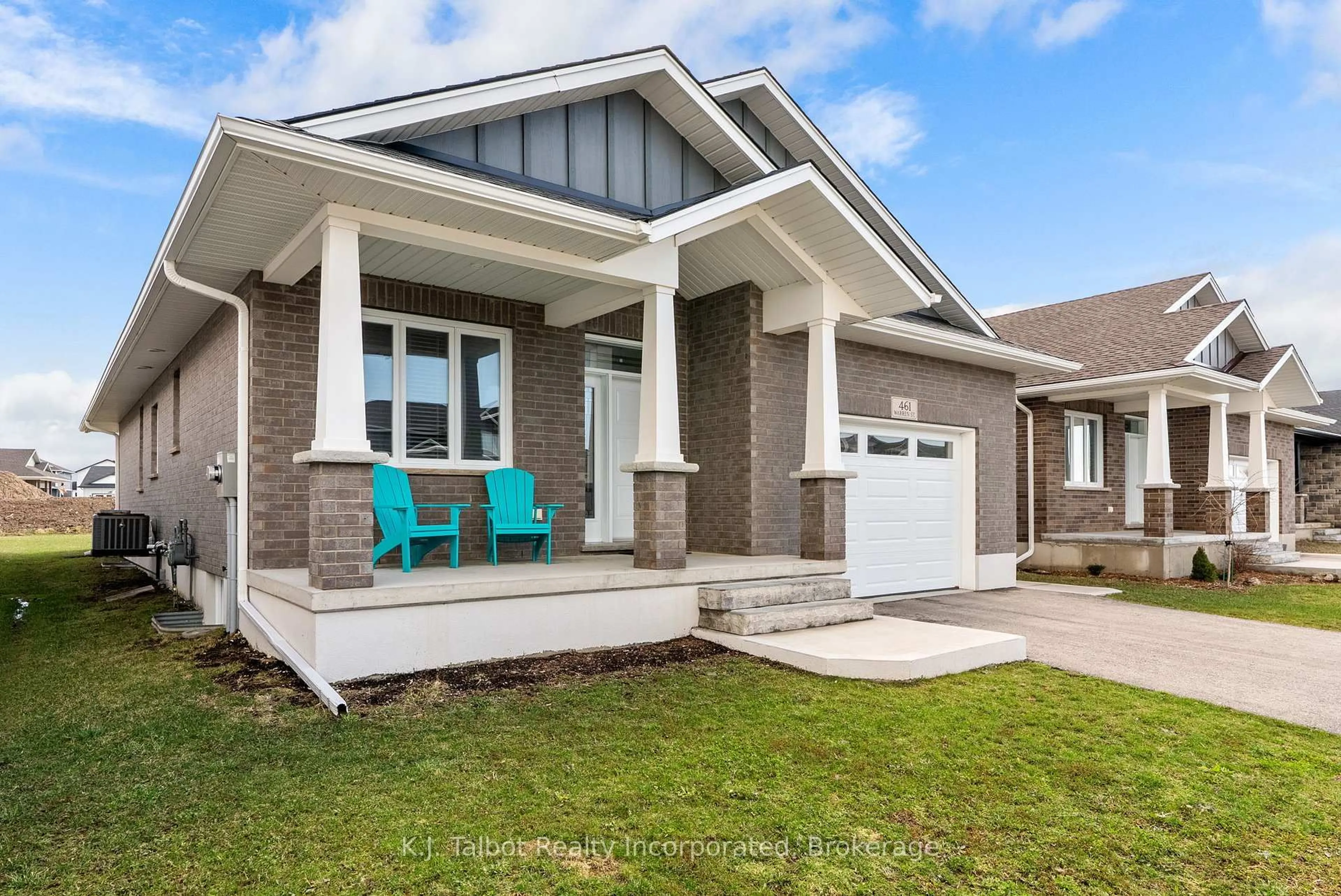 Home with vinyl exterior material, street for 461 Warren St, Goderich Ontario N7A 0C3