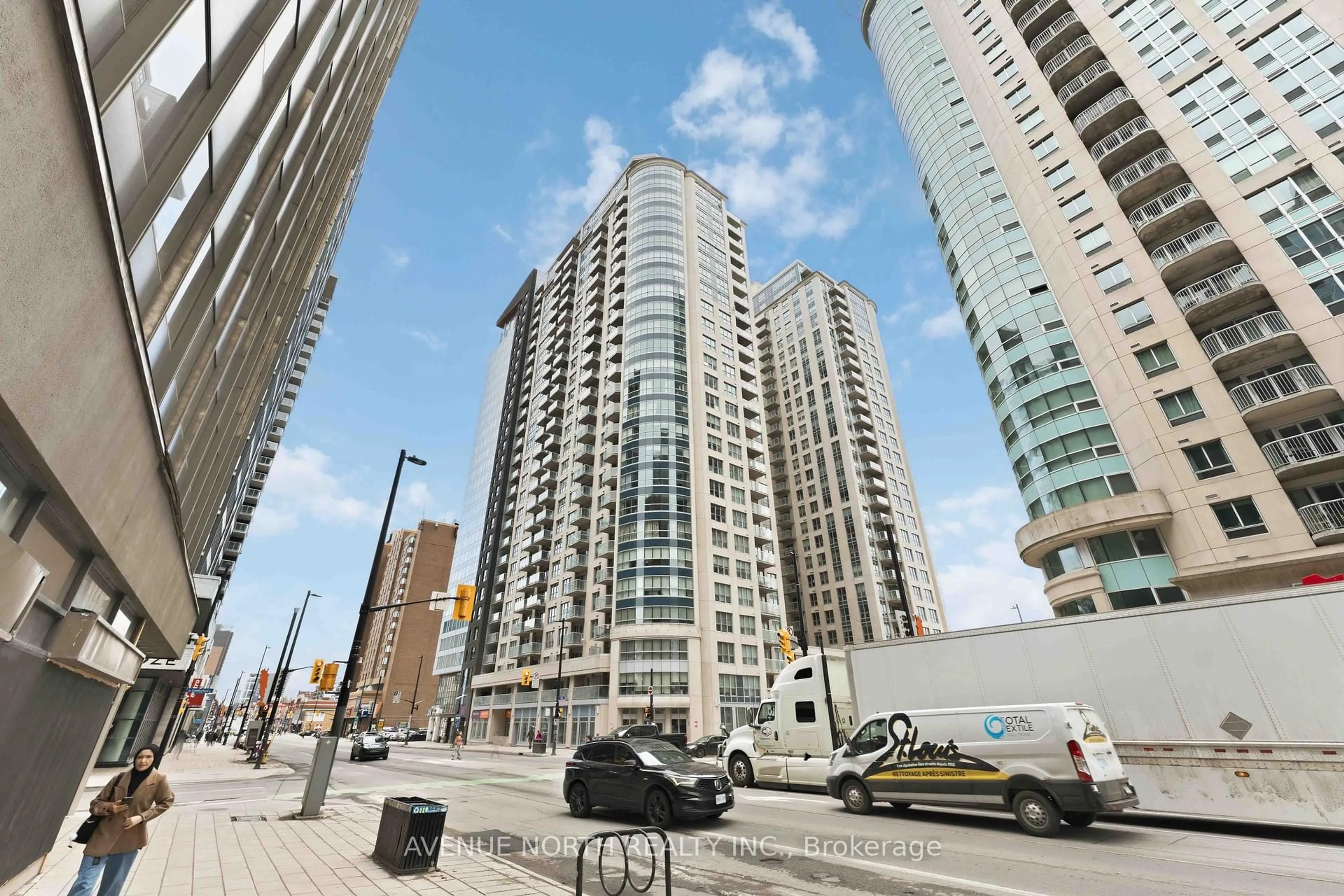 Patio, street for 242 Rideau St #1102, Ottawa Ontario K1N 0B7