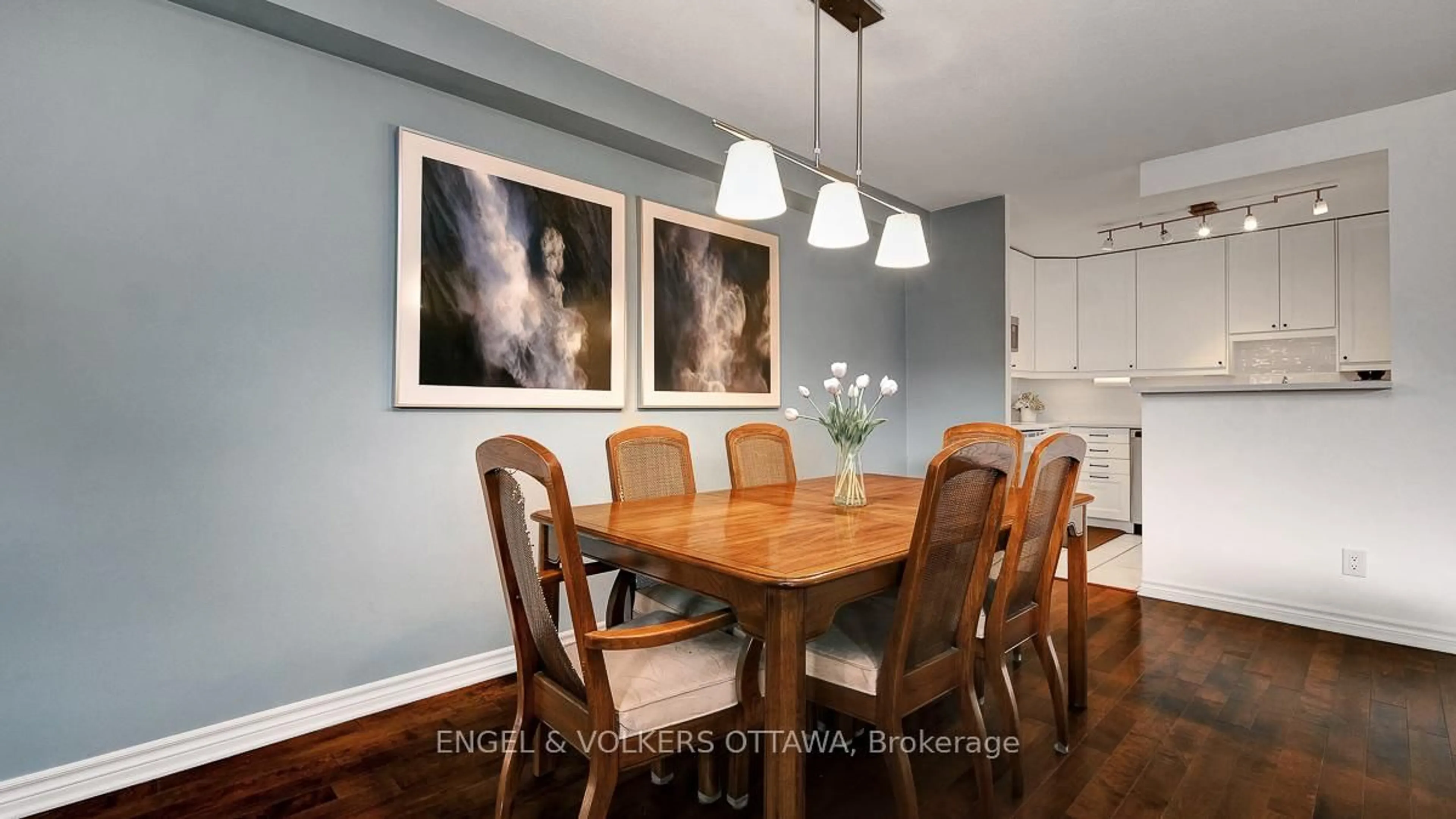 Dining room, wood/laminate floor for 71 Somerset St #204, Ottawa Ontario K2P 2G2