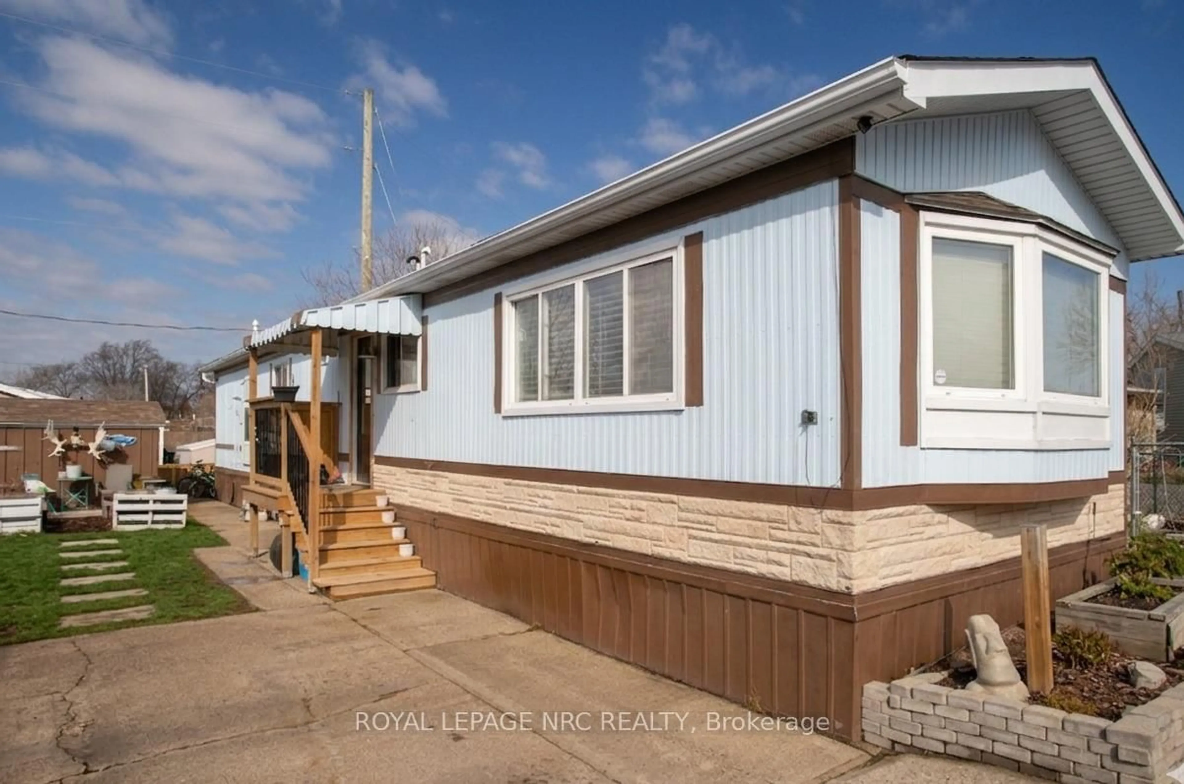 Home with vinyl exterior material, street for 241 St. Paul St #297, St. Catharines Ontario L2S 2E5