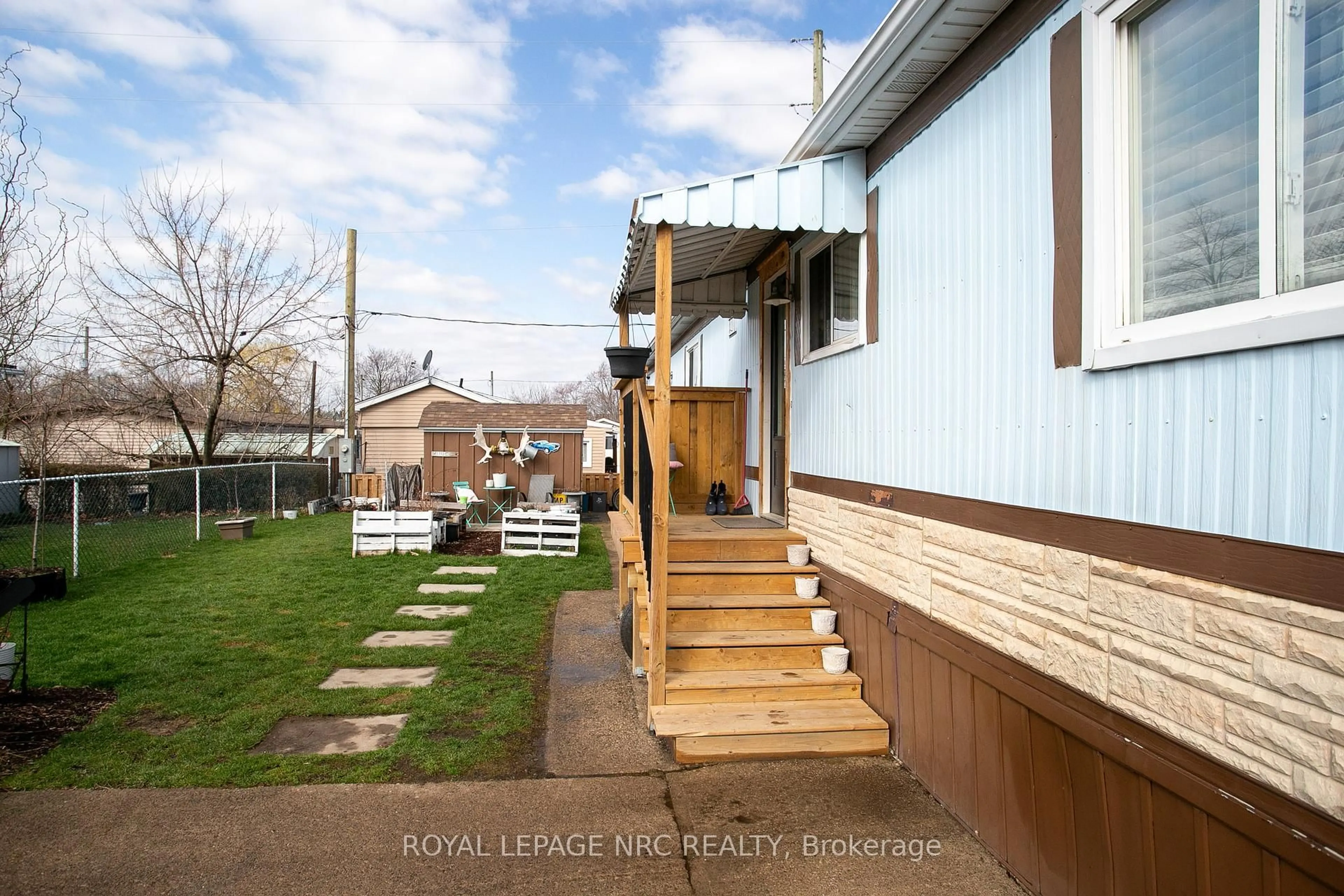 Patio, street for 241 St. Paul St #297, St. Catharines Ontario L2S 2E5