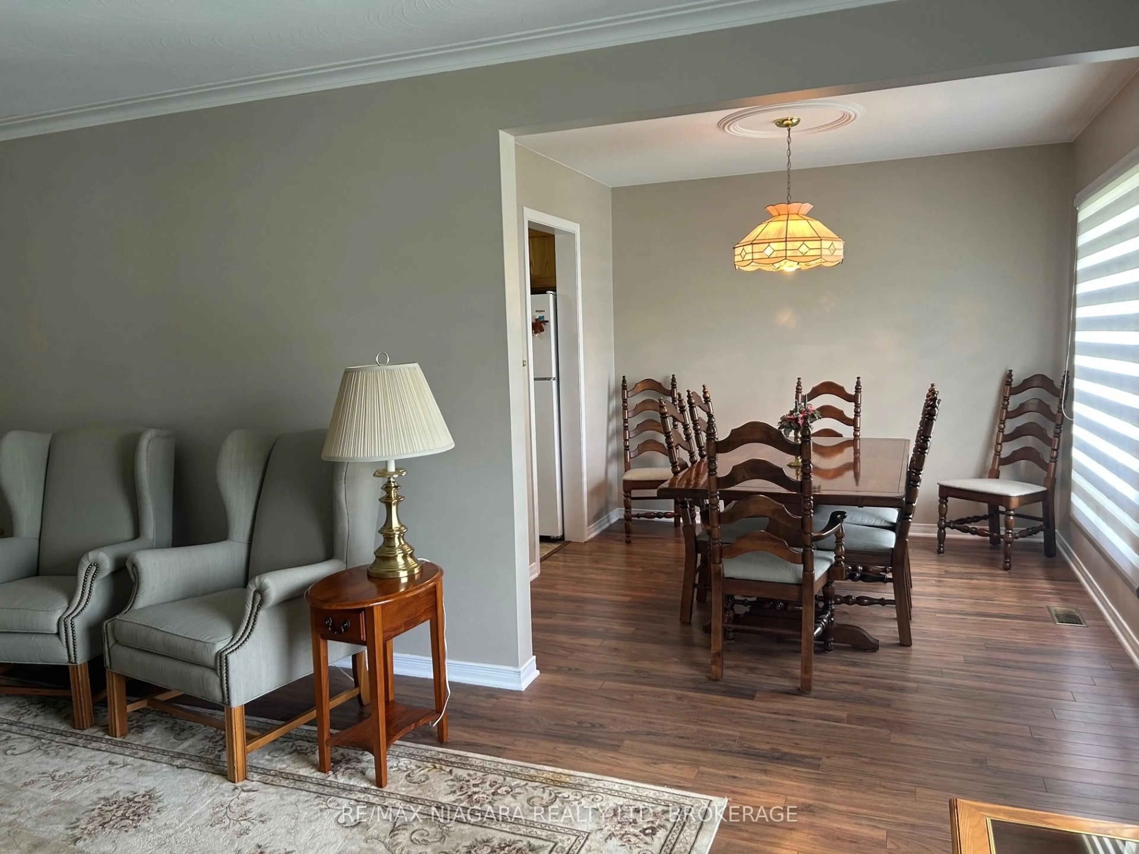Dining room, wood/laminate floor for 7058 Freeman St, Niagara Falls Ontario L2E 5V5