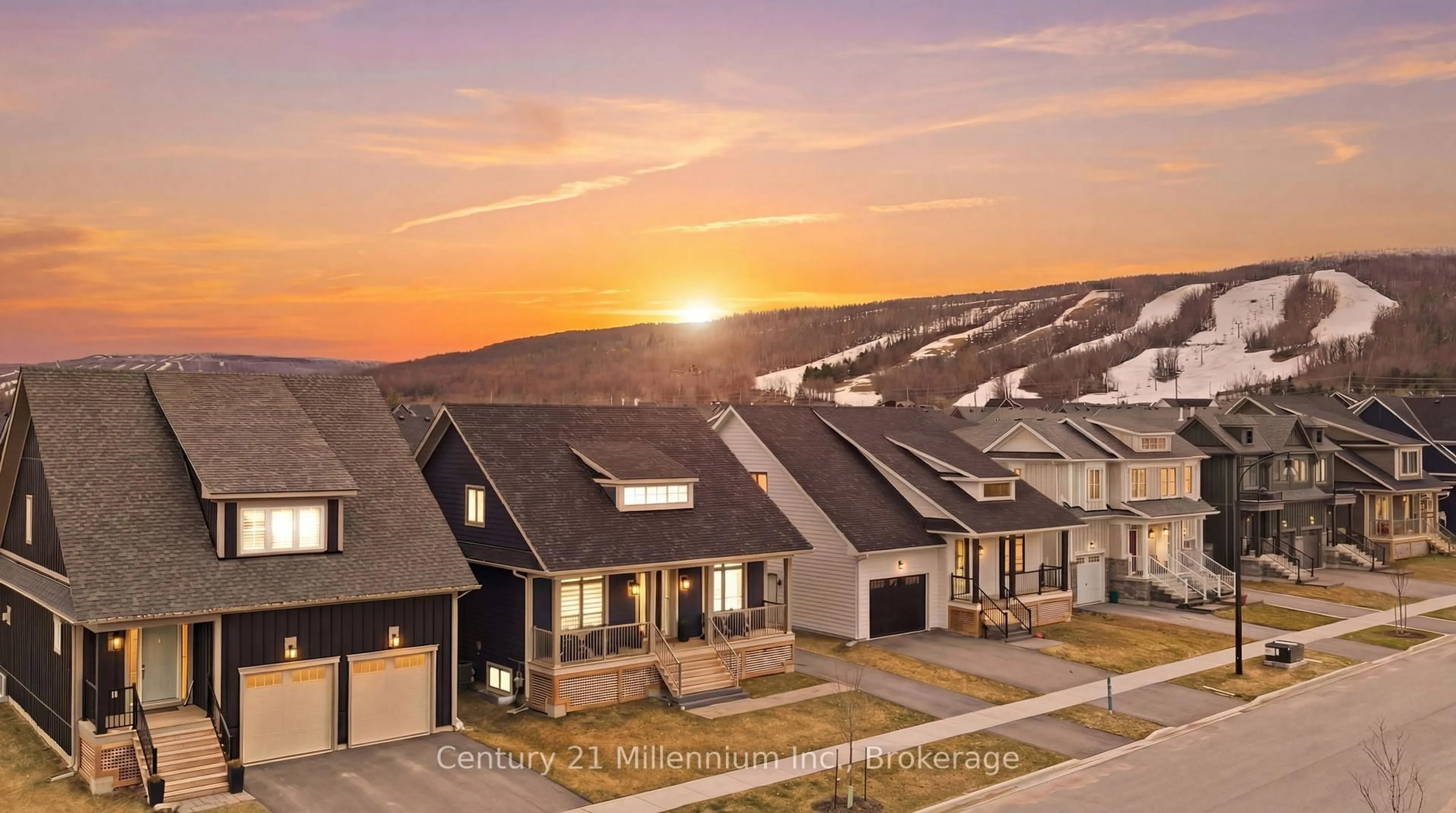 A pic from outside/outdoor area/front of a property/back of a property/a pic from drone, mountain view for 115 Courtland St, Blue Mountains Ontario L9Y 0R4