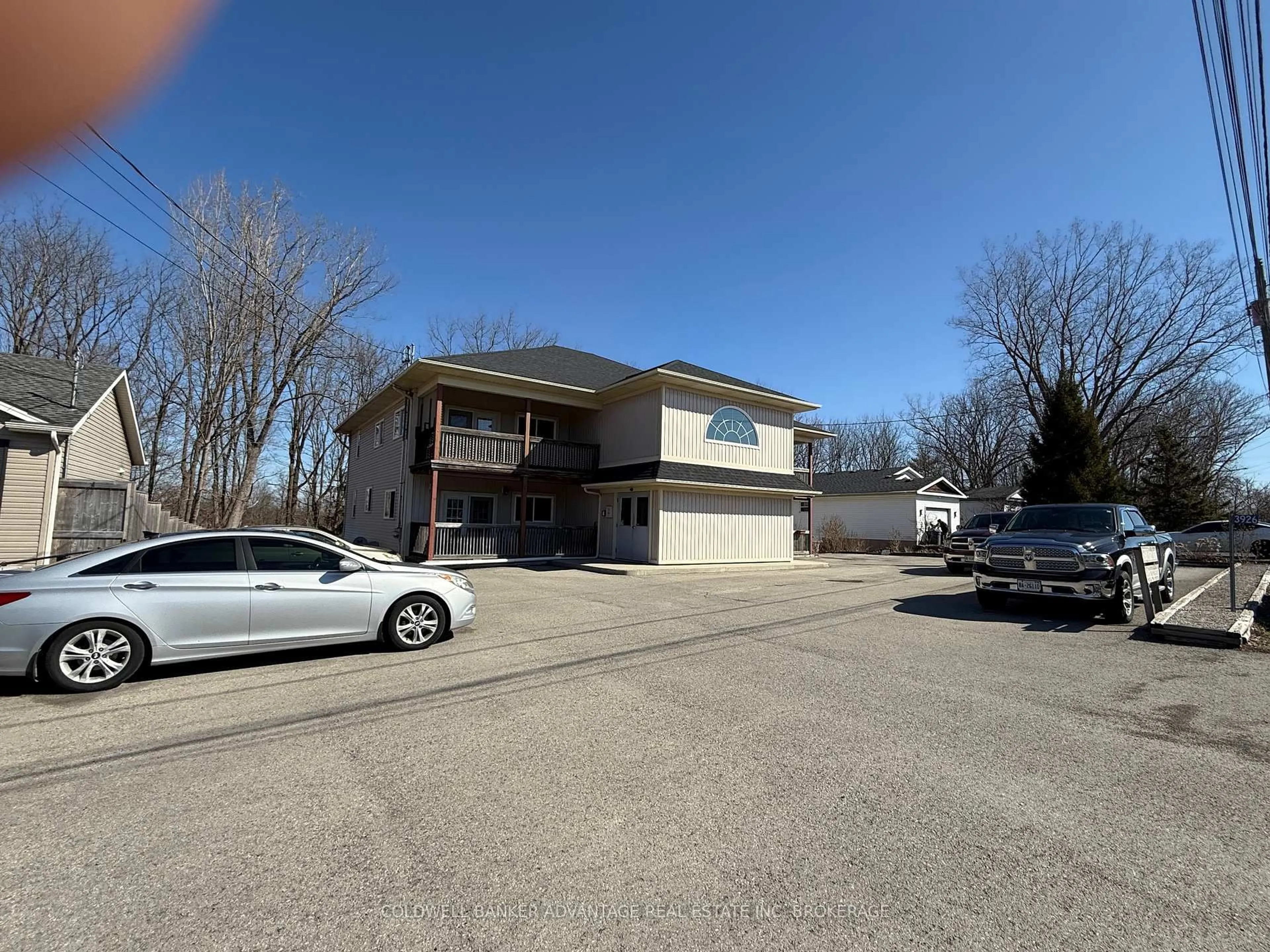 A pic from outside/outdoor area/front of a property/back of a property/a pic from drone, building for 3926 Farr Ave, Fort Erie Ontario L0S 1N0