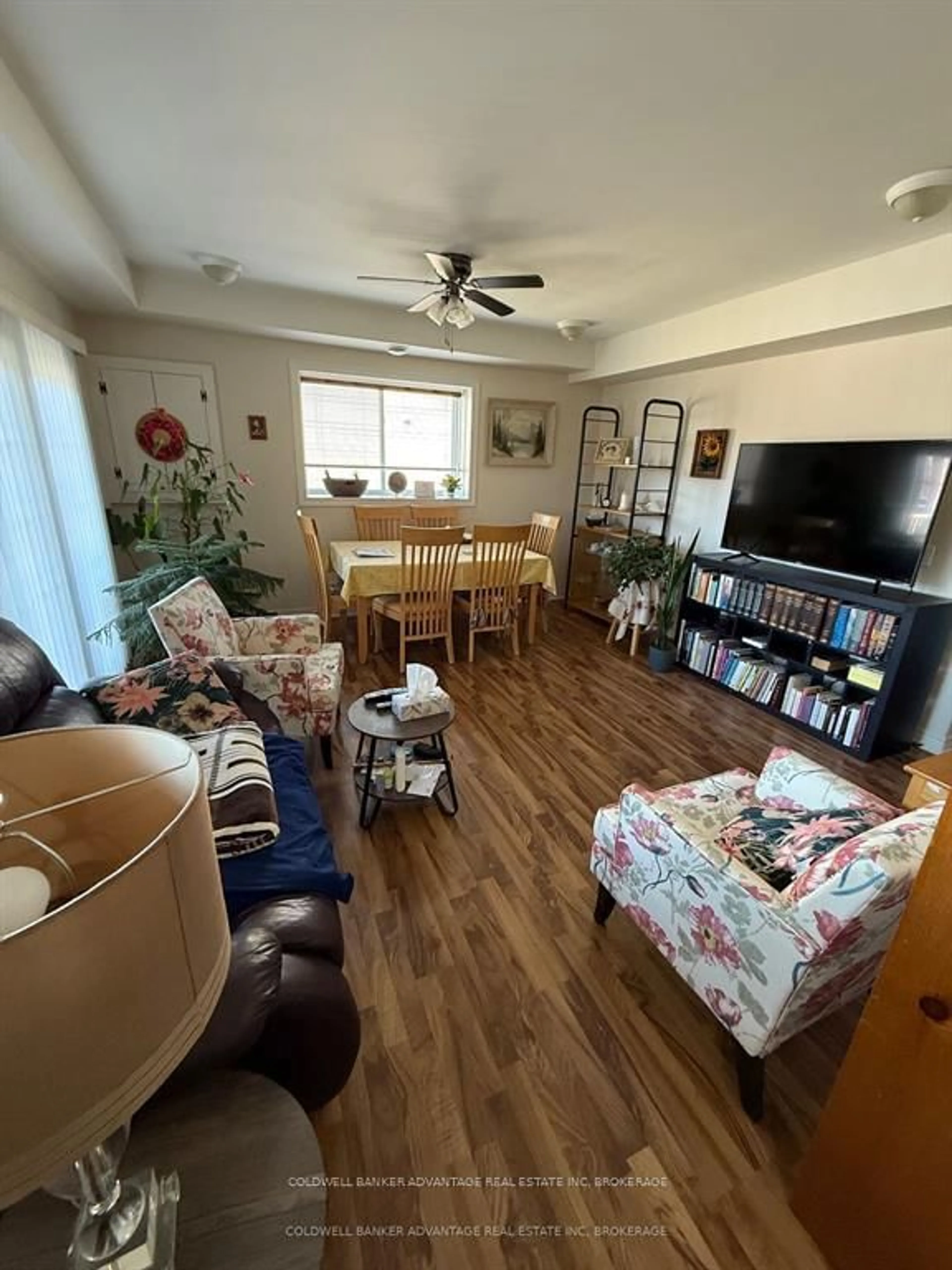 Living room with furniture, unknown for 3926 Farr Ave, Fort Erie Ontario L0S 1N0