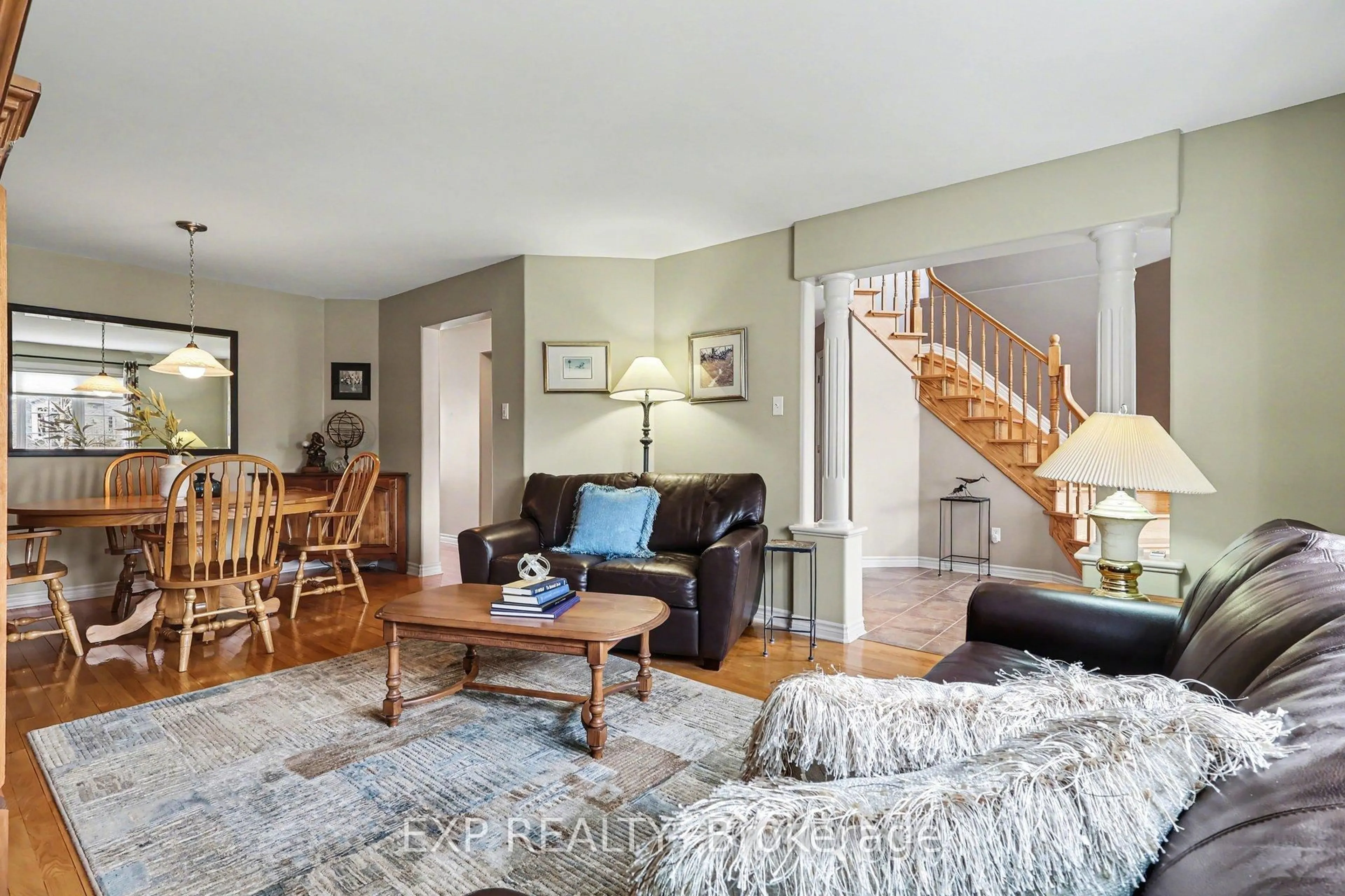 Living room with furniture, unknown for 91 Rembrandt Dr, Russell Ontario K0A 1W0