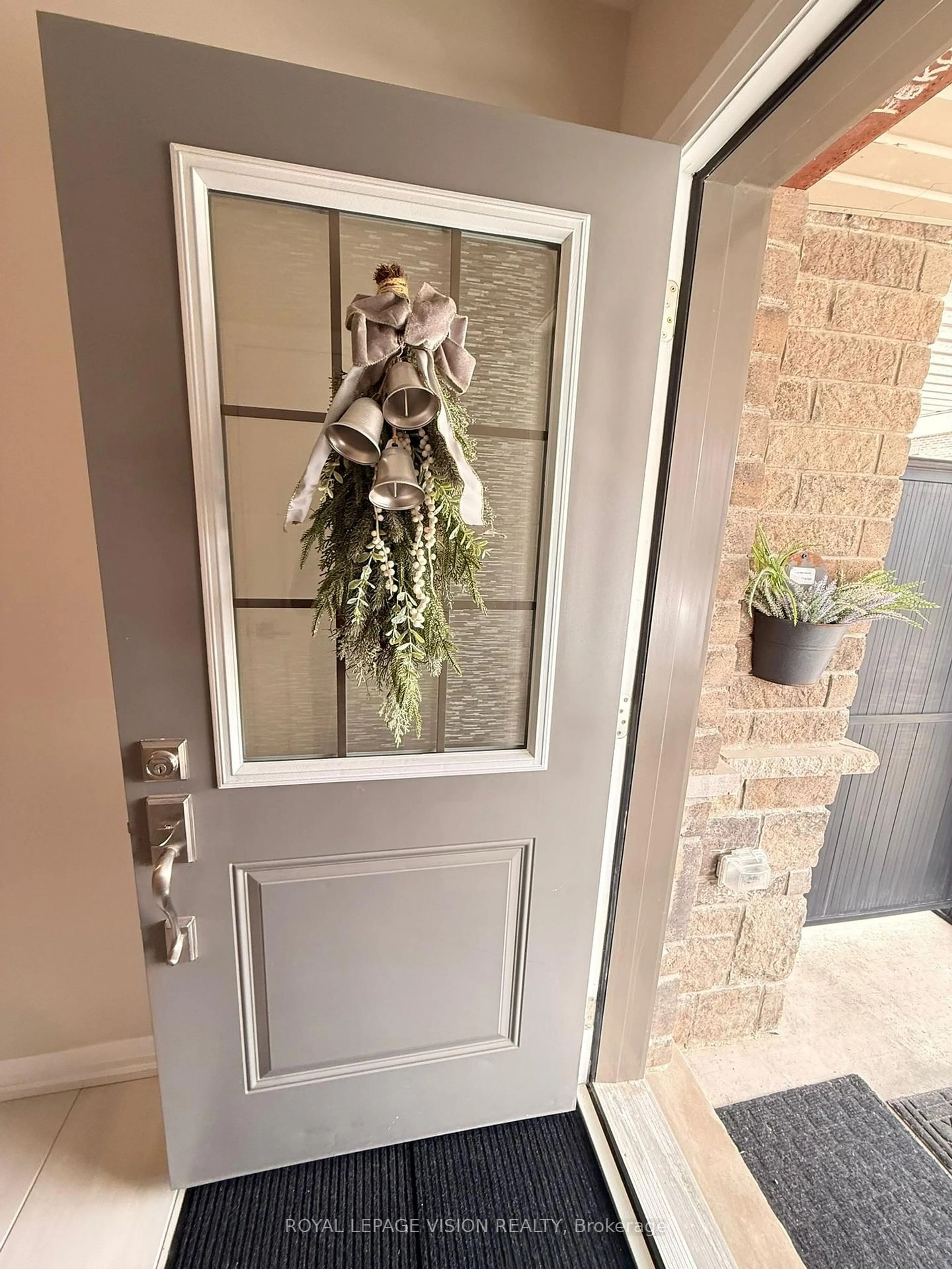 Indoor entryway for 43 BANK SWALLOW Cres, Kitchener Ontario N2P 0J7