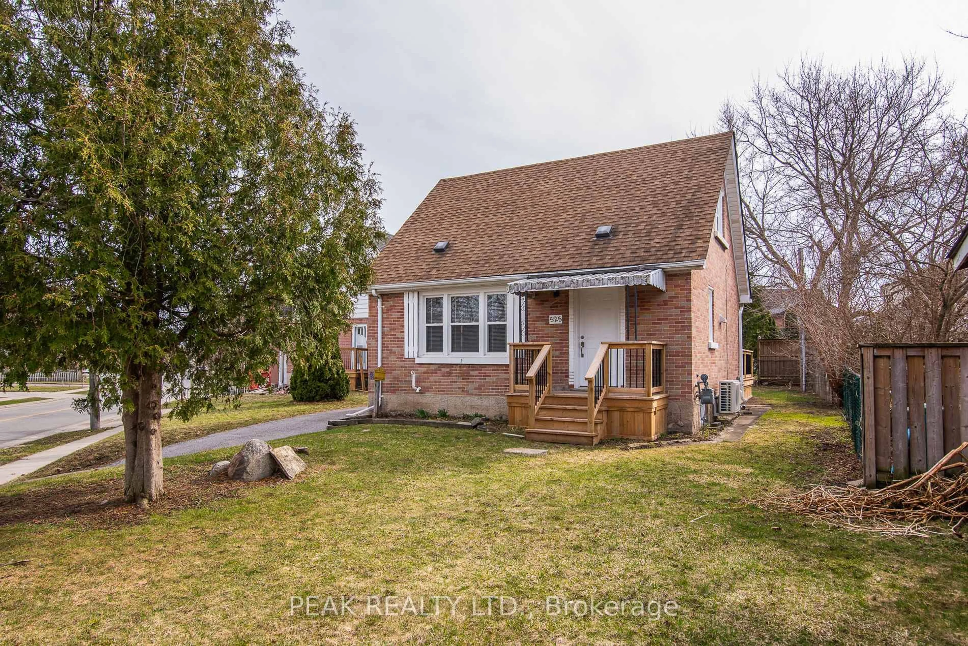 Home with brick exterior material, street for 525 Courtland Ave, Kitchener Ontario N2G 2W9