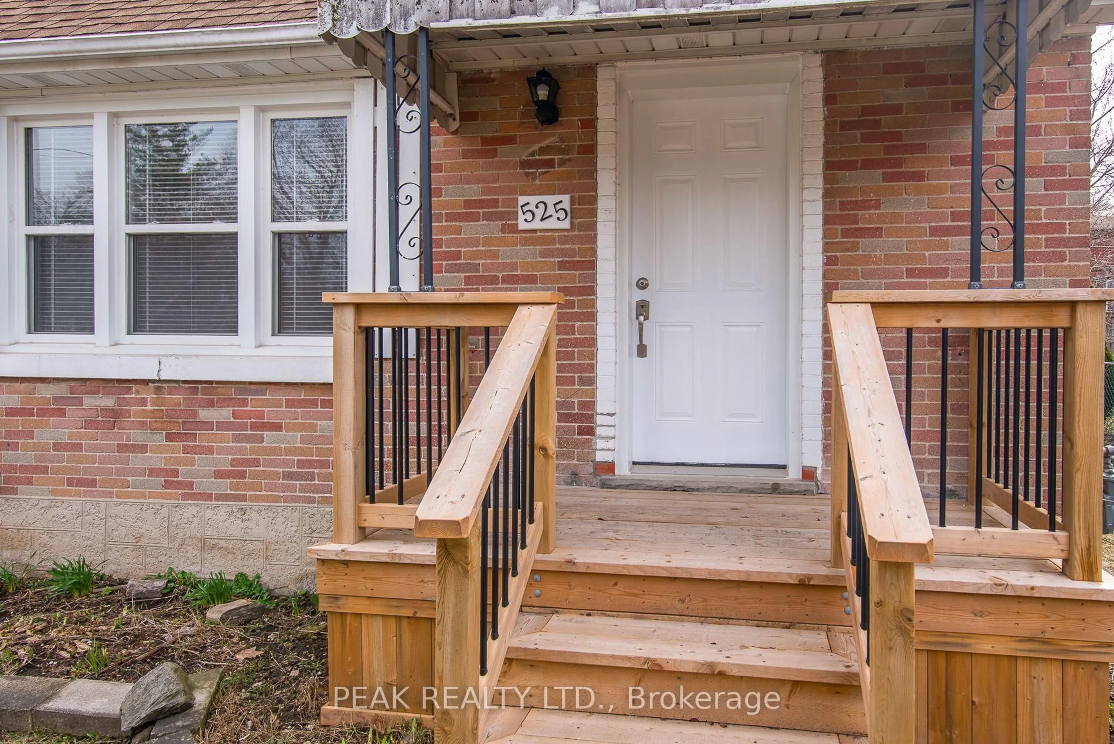 Indoor entryway for 525 Courtland Ave, Kitchener Ontario N2G 2W9